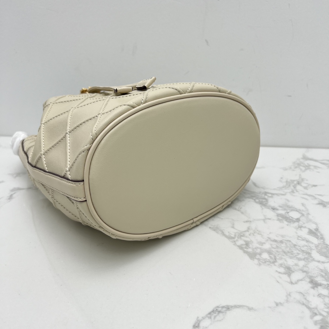 Tory Burch ～编号小号565 大号564