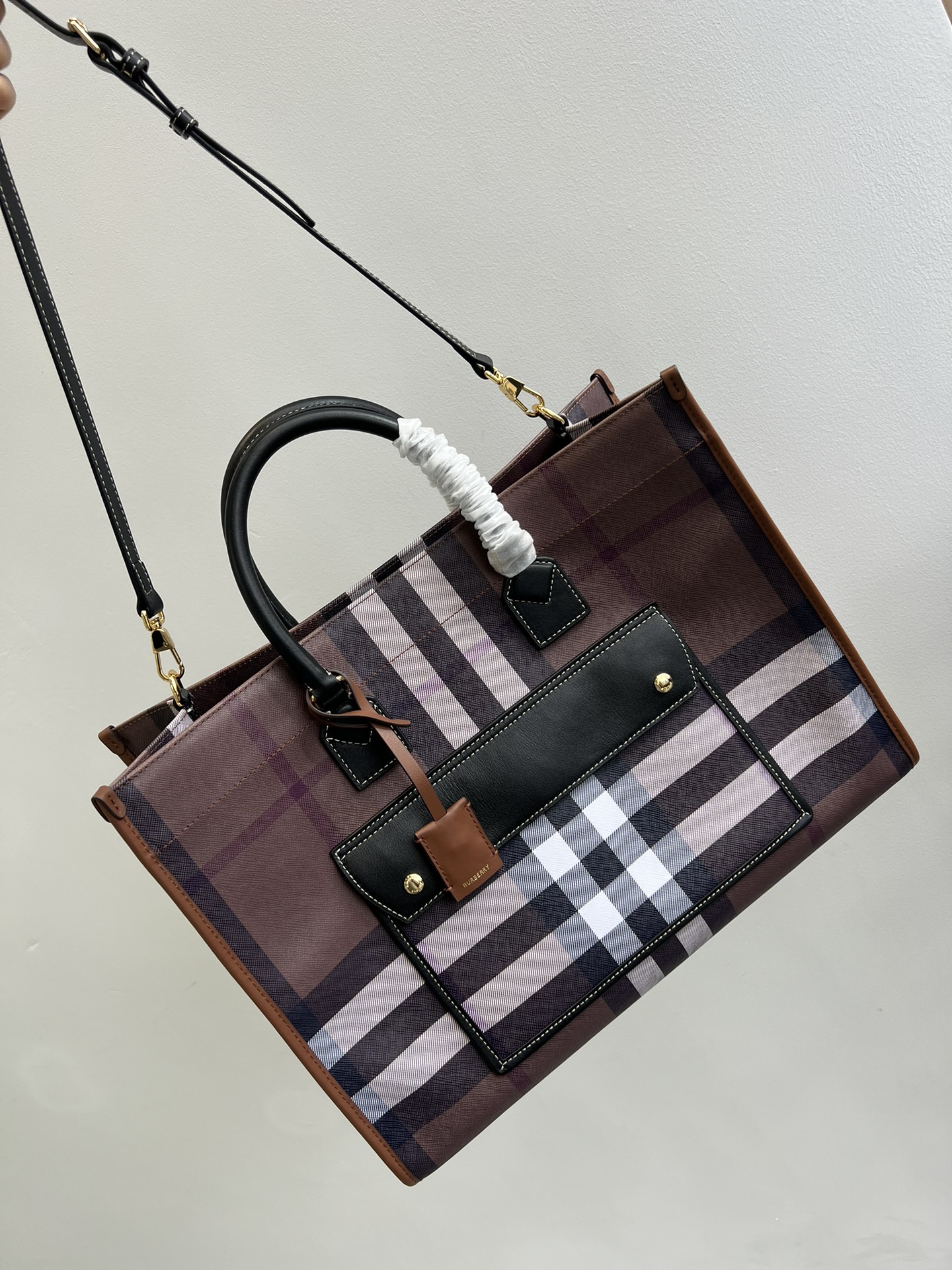 Burberry Freya Tote Bag in Vintage Check Canvas and Leather 2 i1670482195 8236 0