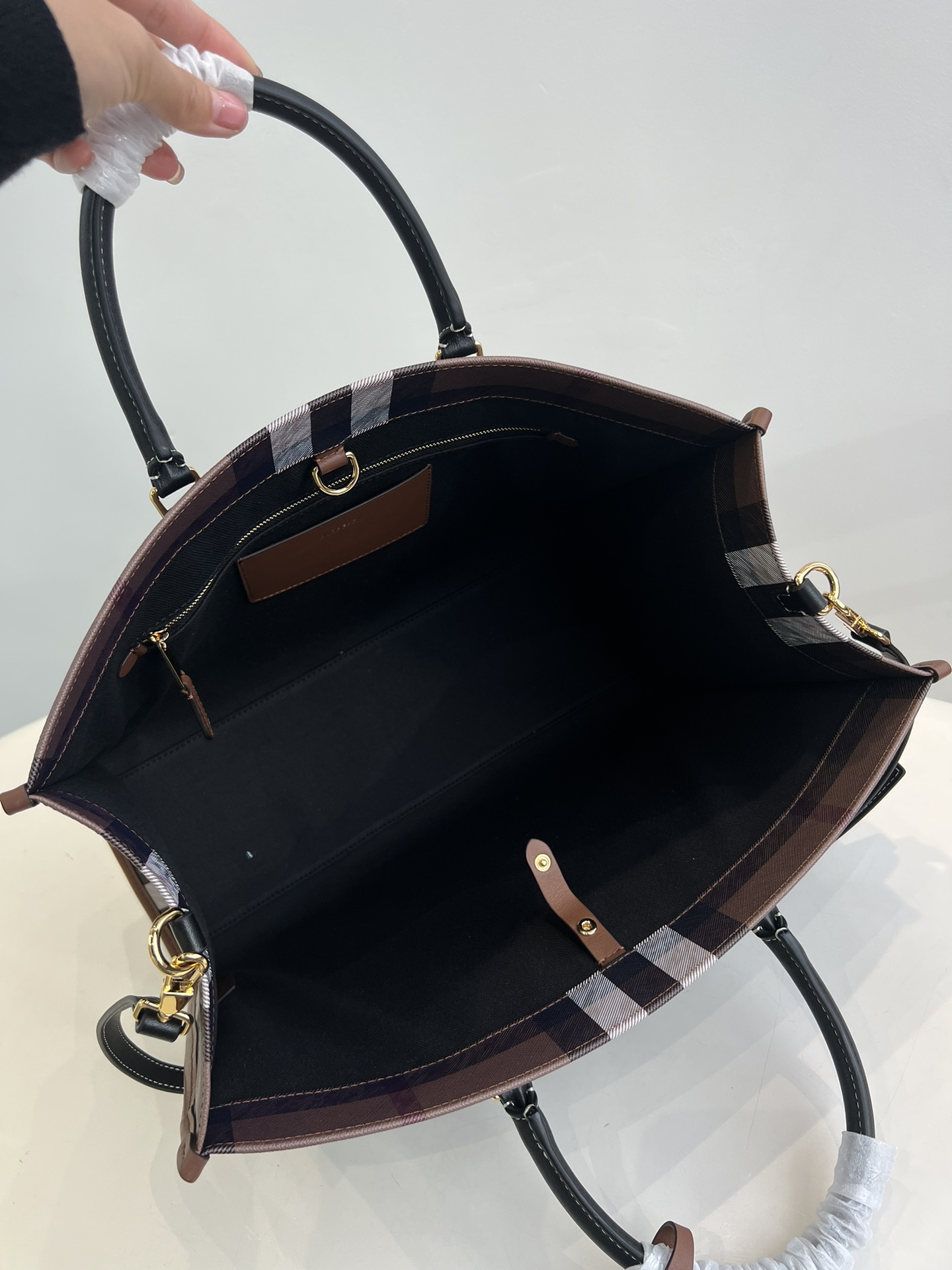 Burberry Freya Tote Bag in Vintage Check Canvas and Leather 9 i1670482227 781 6