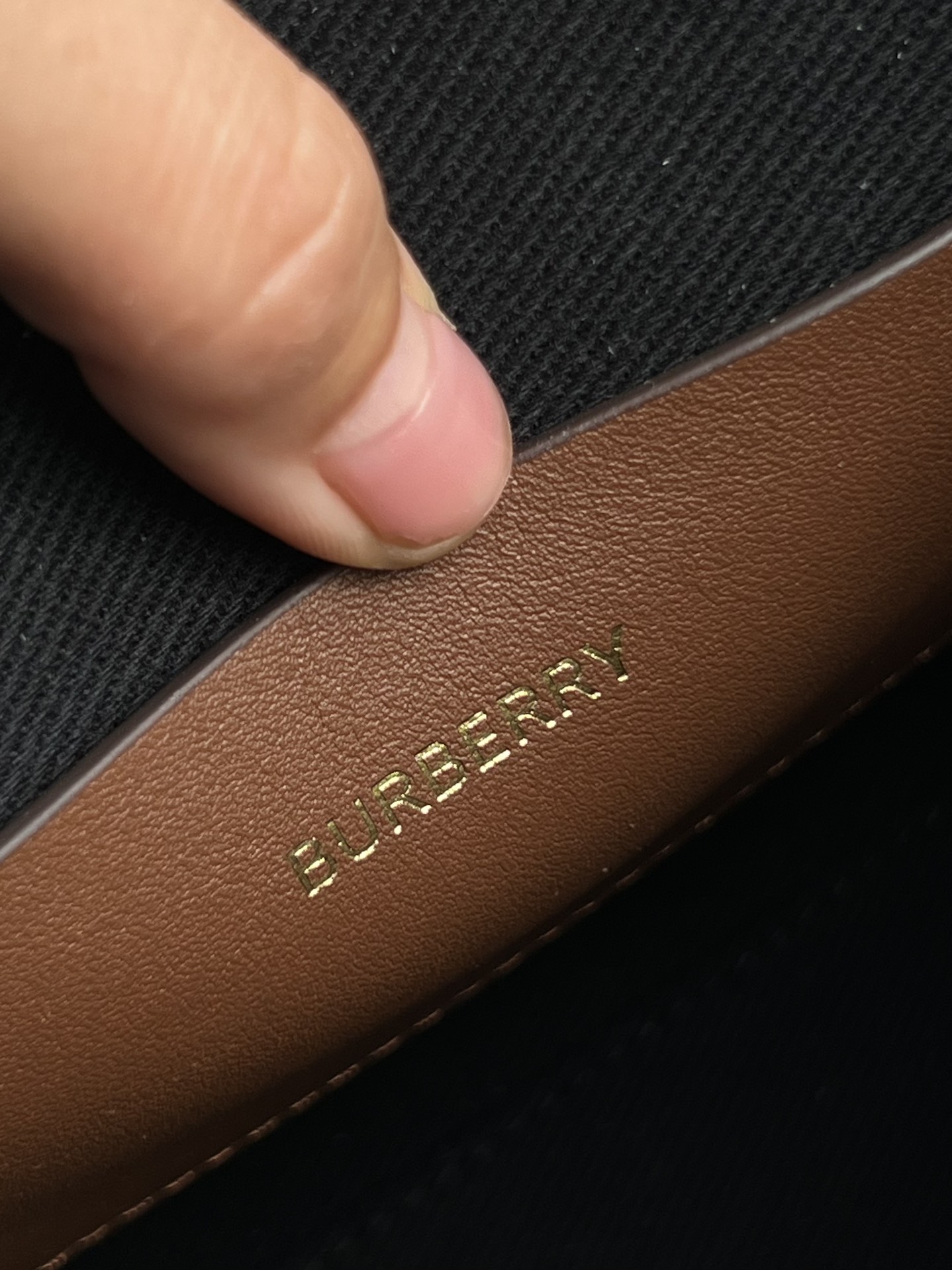 Burberry Freya Tote Bag in Vintage Check Canvas and Leather, 23 x 19 x 8 cm 9 i1670483106 5287 8