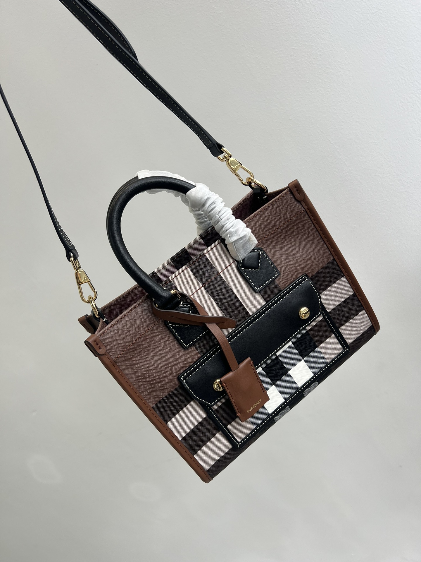 Burberry Freya Tote Bag in Vintage Check Canvas and Leather, 23 x 19 x 8 cm