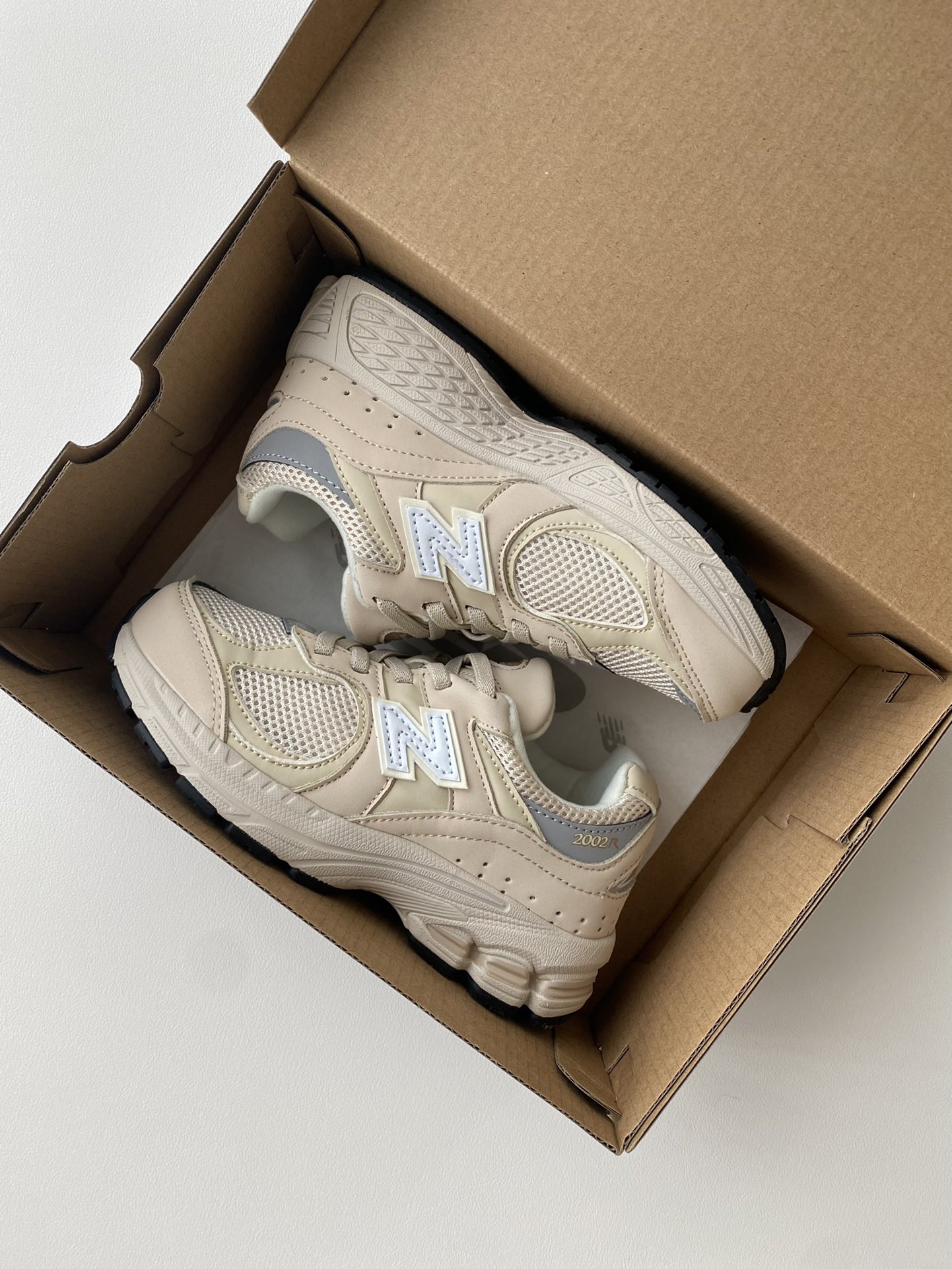 图片[5]-~ 火爆款2002r童鞋🔥🔥🔥 一双超有质感的运动鞋，一脚蹬松紧带设计，搭配防滑橡胶大底，好穿又好搭！锁死它-选品中心