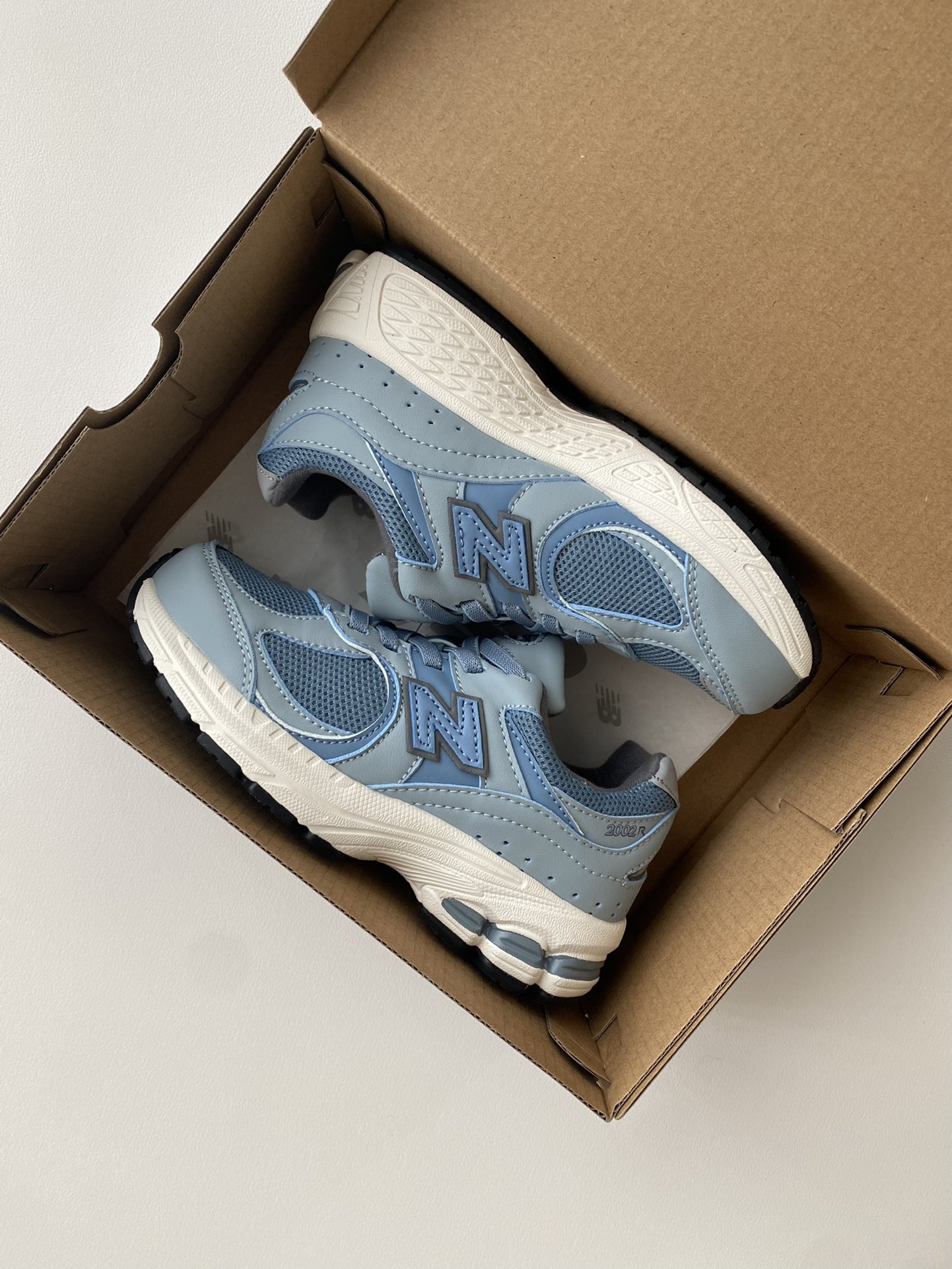 图片[7]-~ 火爆款2002r童鞋🔥🔥🔥 一双超有质感的运动鞋，一脚蹬松紧带设计，搭配防滑橡胶大底，好穿又好搭！锁死它-选品中心