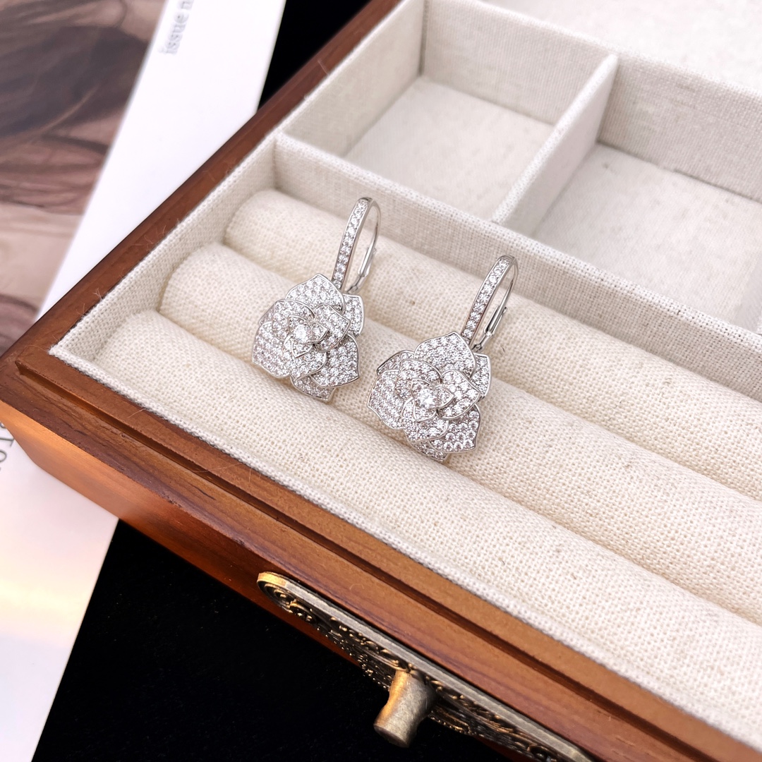 Perfect
 Jewelry Earring Rose Set With Diamonds
