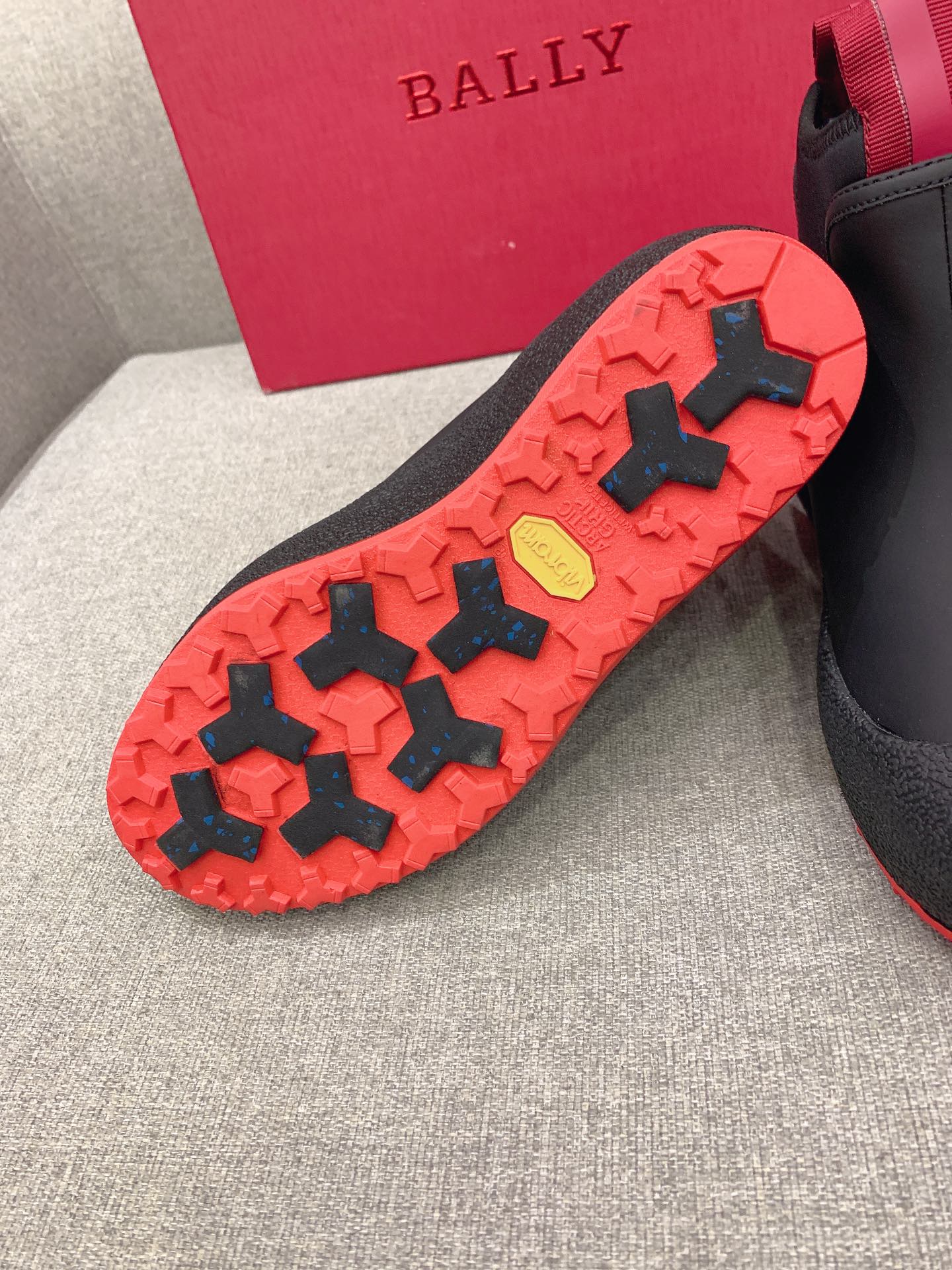 1525 Offer: Ball’s New Security Snow Boots in White and Black, Sizes 36-40 and 36-44. - 图片 9