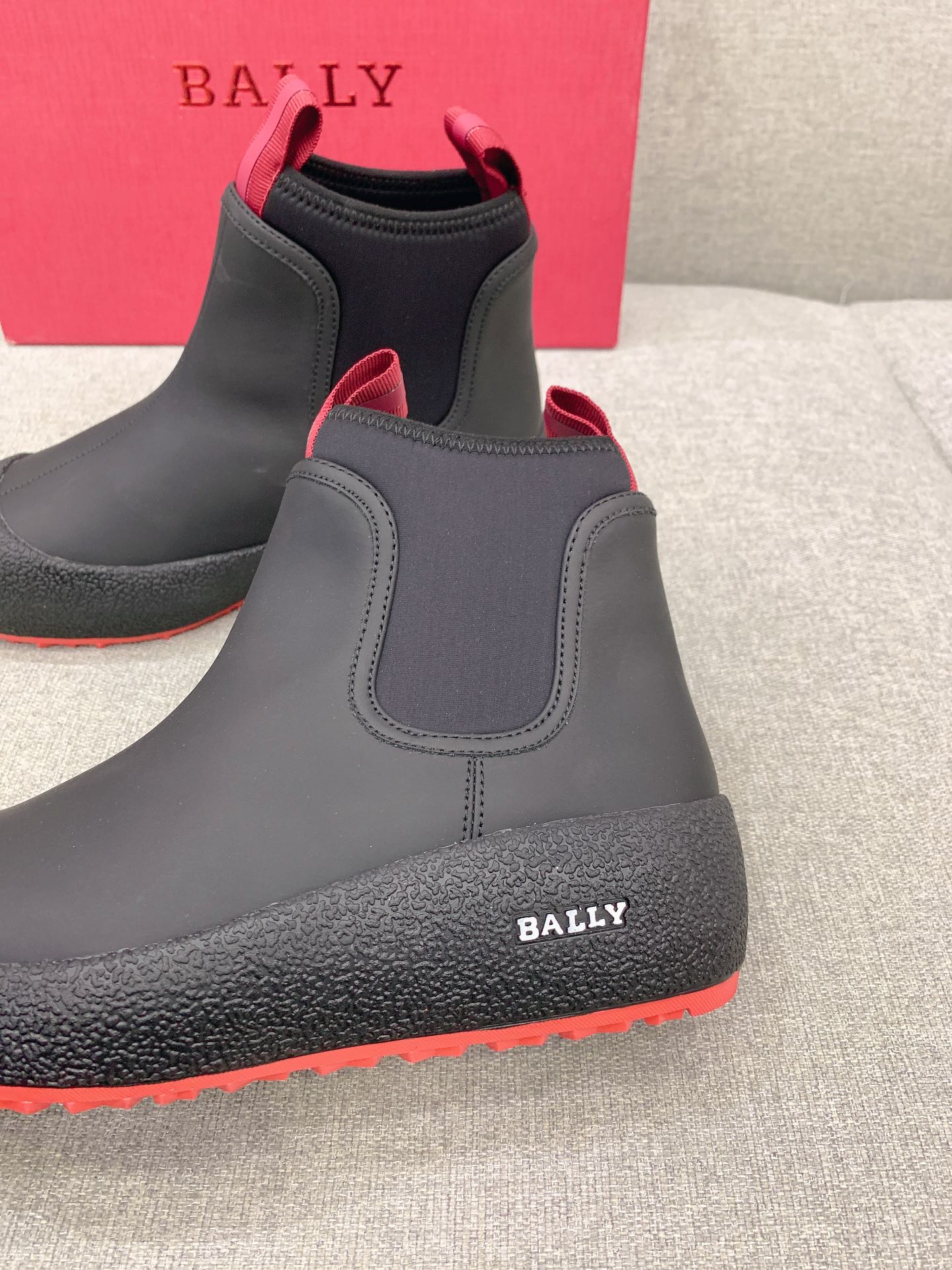 1525 Offer: Ball’s New Security Snow Boots in White and Black, Sizes 36-40 and 36-44. - 图片 7
