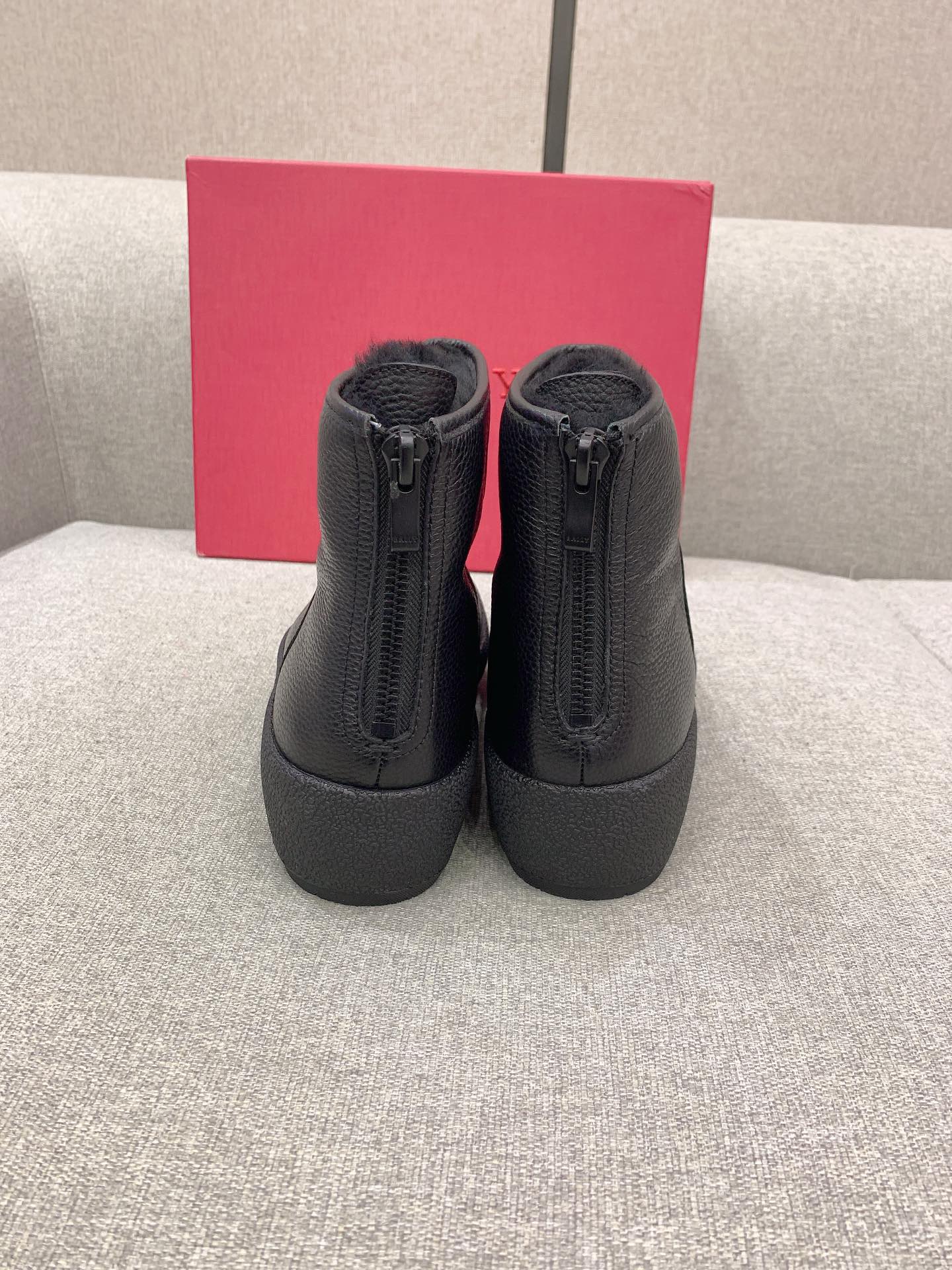 “1525 Offer: Ball’s New Security Snow Boots in White and Black” - 图片 8