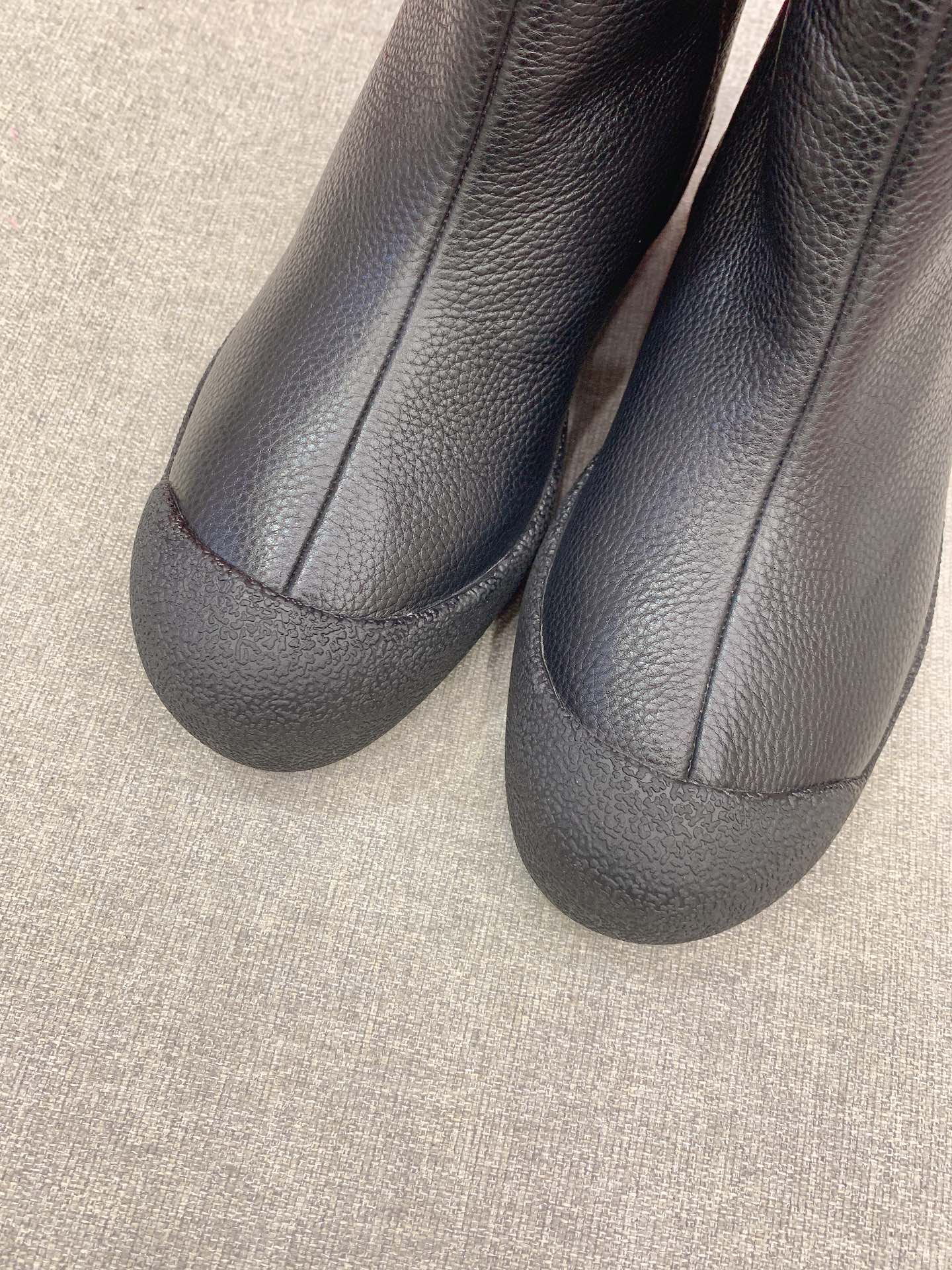 “1525 Offer: Ball’s New Security Snow Boots in White and Black” - 图片 5