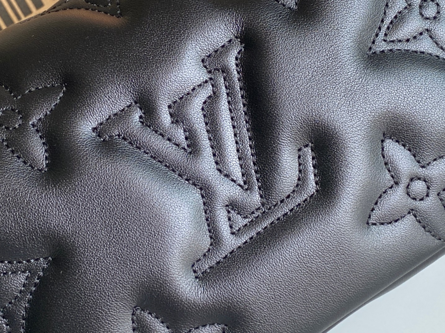 NO:207901,【Wallet on Stra handbag】M81399 black M81398 blue M81400 yellow (embroidered thread) more details...,LV【top original list】,louis vuitton19860909【Wallet on Stra 手袋】M81399黑色 M81398 蓝色 M81400黄色（绣线压花）更多细节……,LV【顶级原单】,louis vuitton,Bag