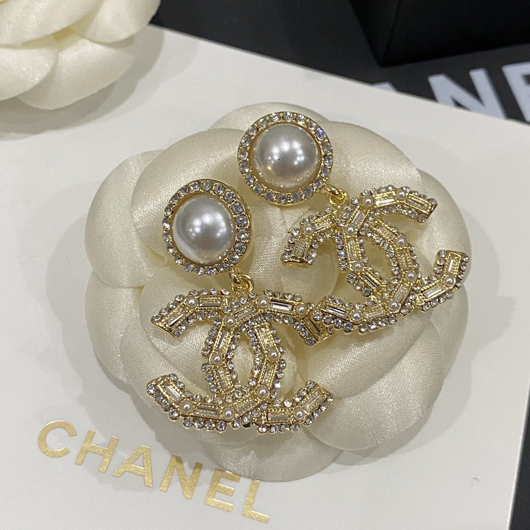 Chanel小香方钻字母珍珠耳钉Z5