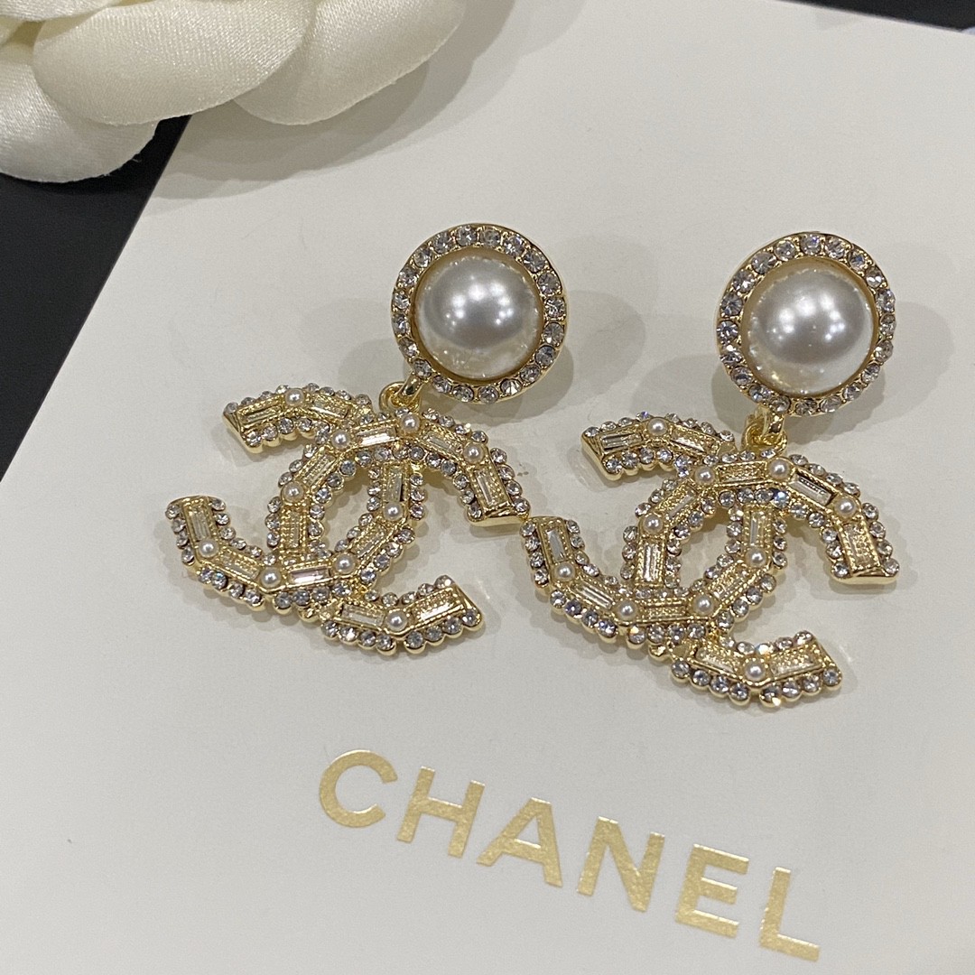 Chanel小香方钻字母珍珠耳钉Z5
