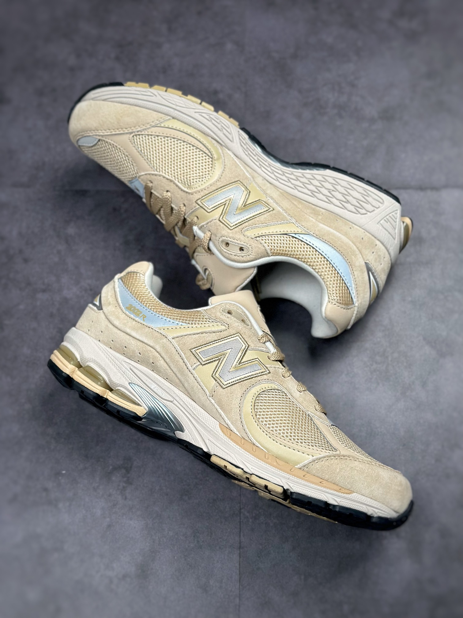 NewBalance2002R retro item correct version ML2002R2