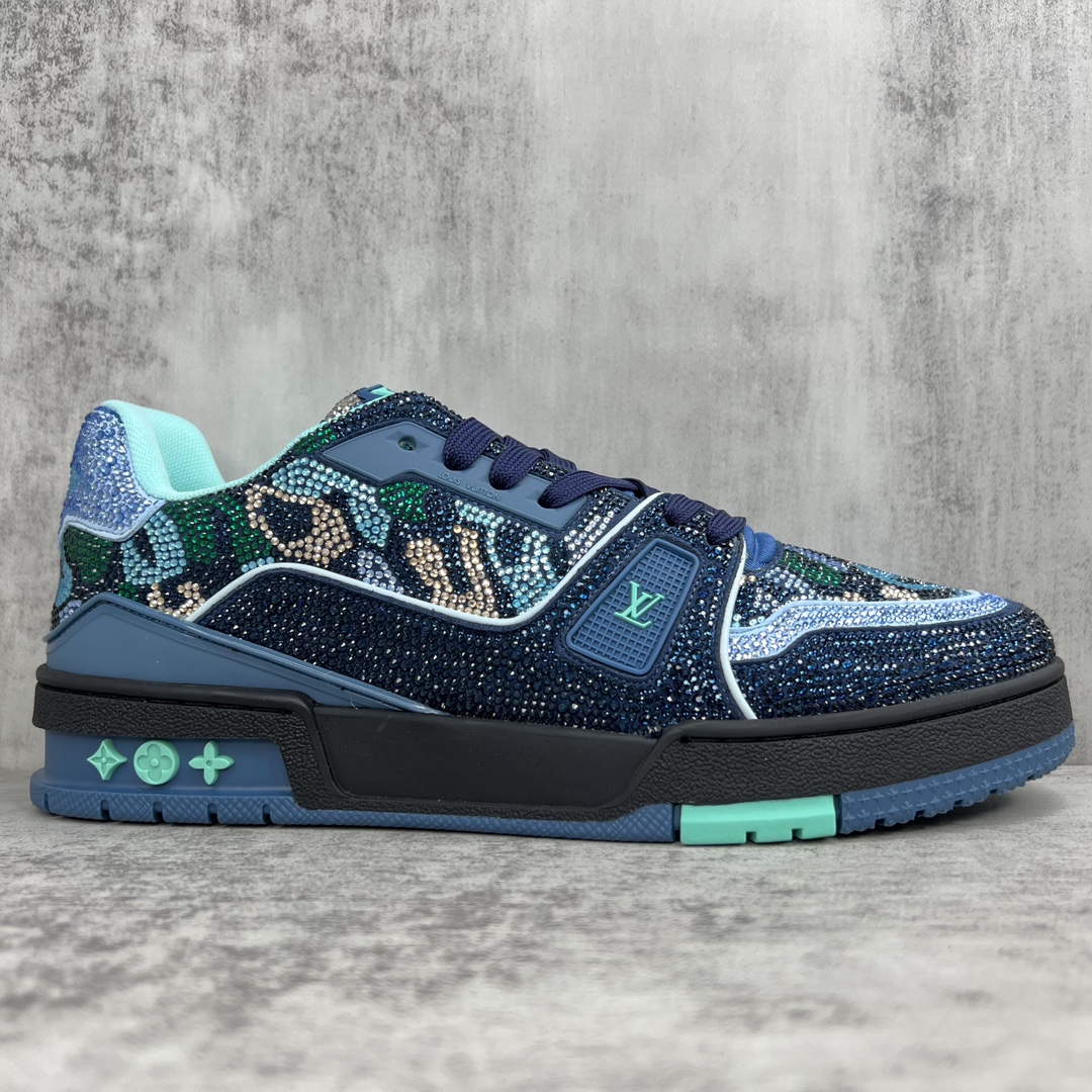 Louis Vuitton 新款上架 2061 Louis*Vuitto* LV trainer 满钻系列 走秀款TRAINER 大底和面料私模 绝对下血本费心思的一款鞋子 自Vifgil到来之后而设计的这一系列 每一季度都深受众多粉丝的青睐 TPU 大底 包装