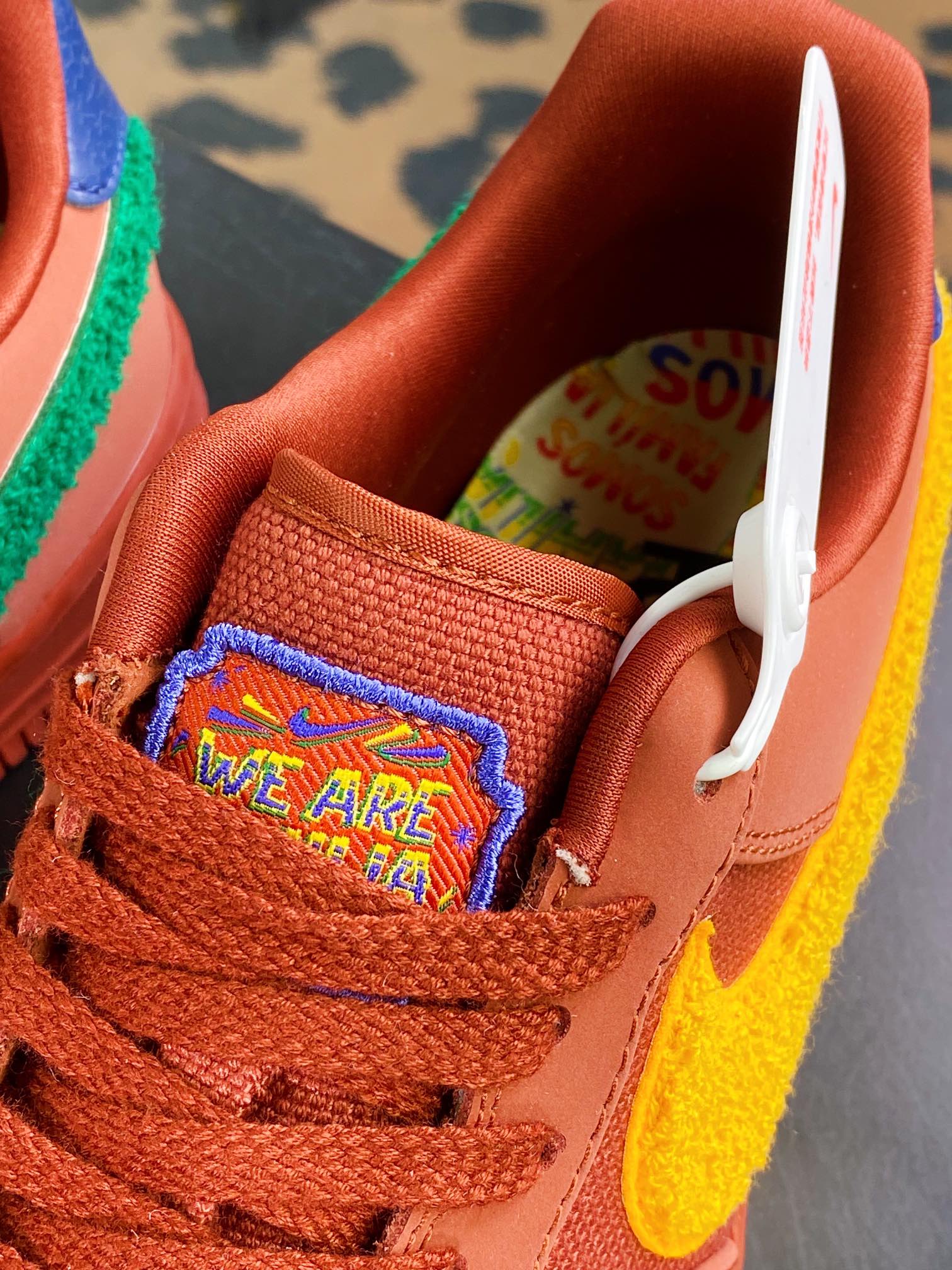 Air Force 1'07 Low” La Familia” Air Force One ”Mandarin Duck Textile Hook Brown” DV5153-600