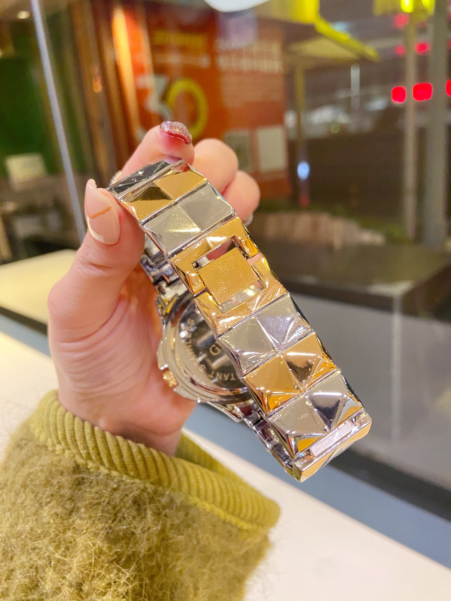 Luxurious Zenium Watch by GUCCI with Steel Shell and Silver Tiara Surface - 图片 6