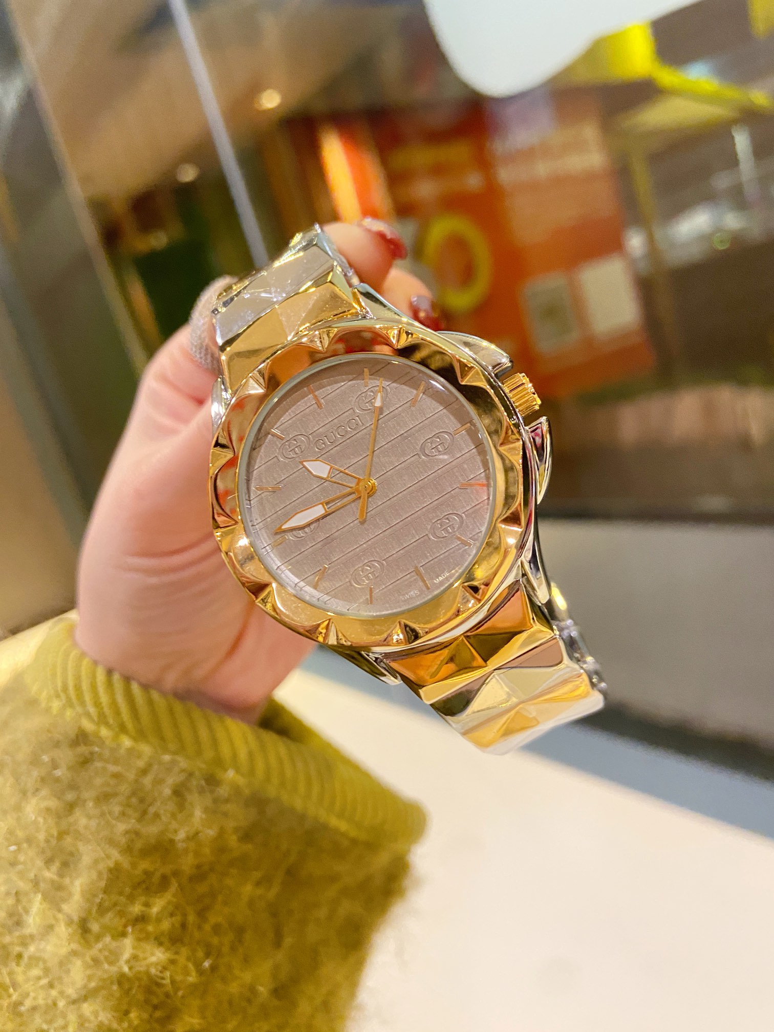 Luxurious Zenium Watch by GUCCI with Steel Shell and Silver Tiara Surface - 图片 4