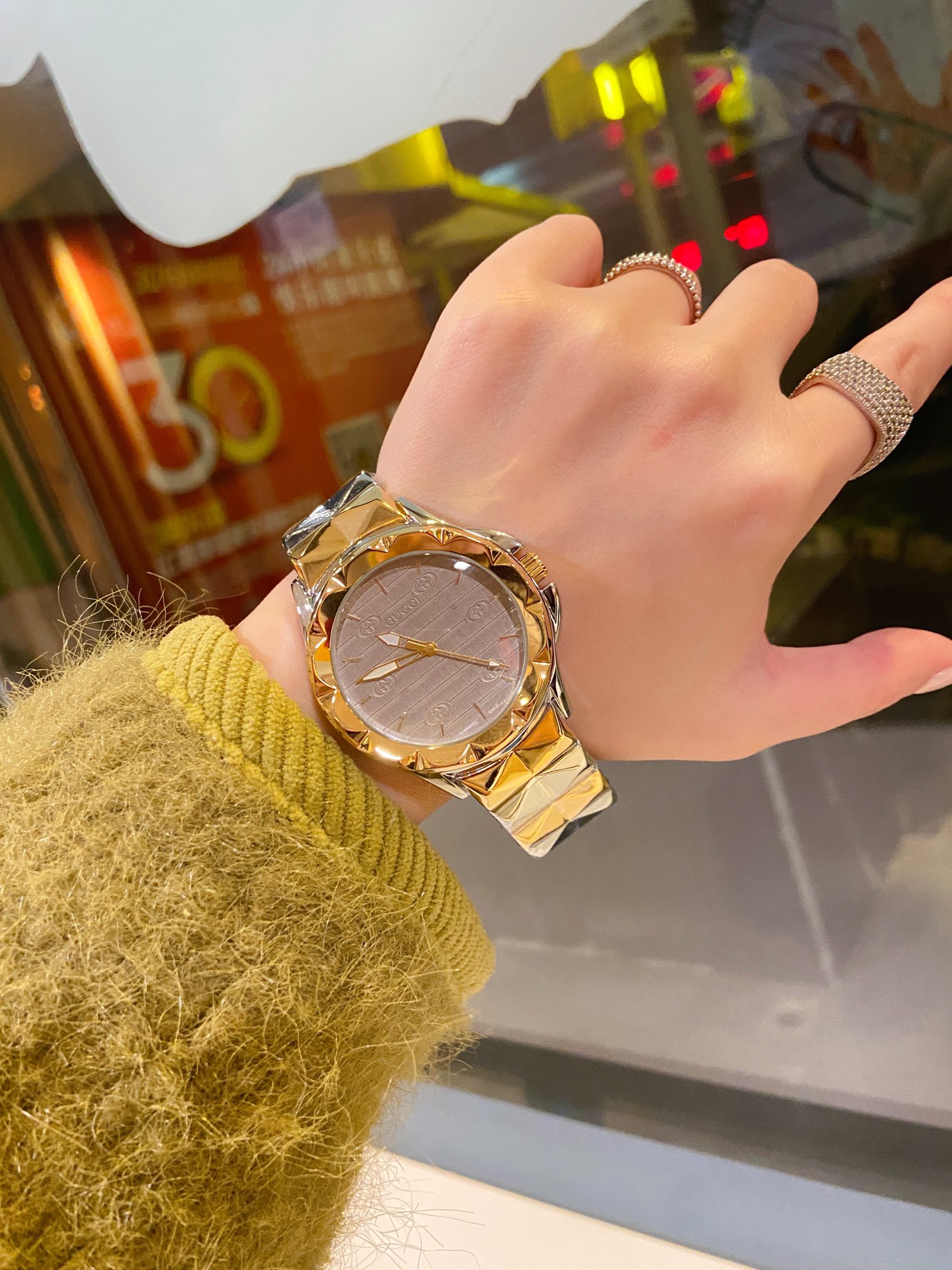Luxurious Zenium Watch by GUCCI with Steel Shell and Silver Tiara Surface - 图片 8
