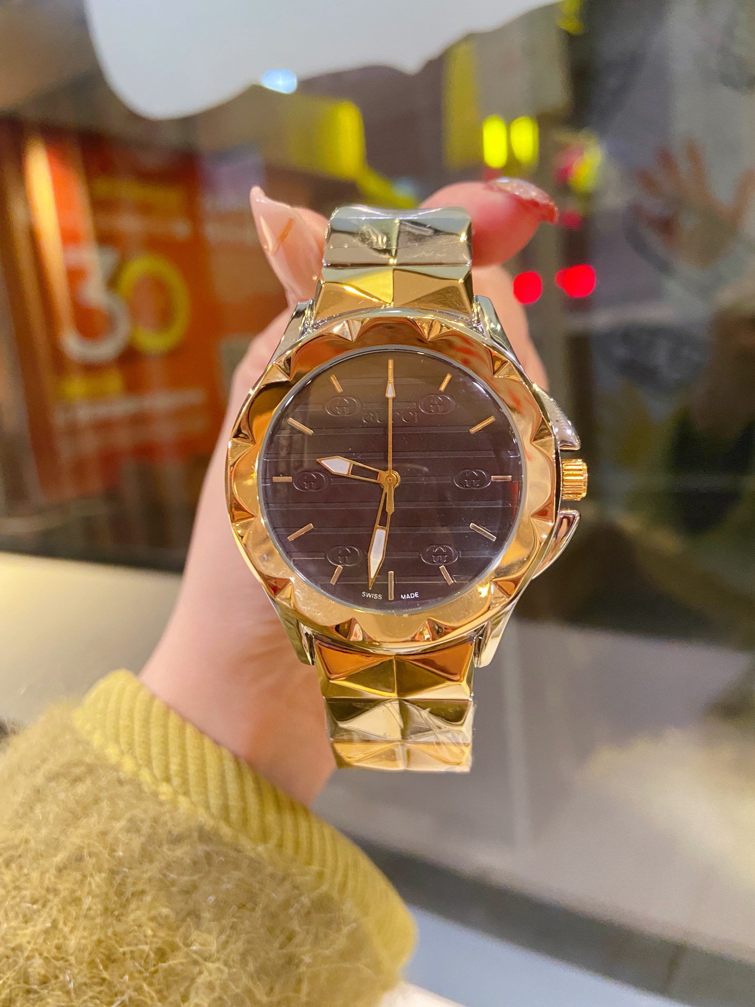 Luxurious Zenium Watch by GUCCI with Steel Shell and Silver Tiara Surface - 图片 2