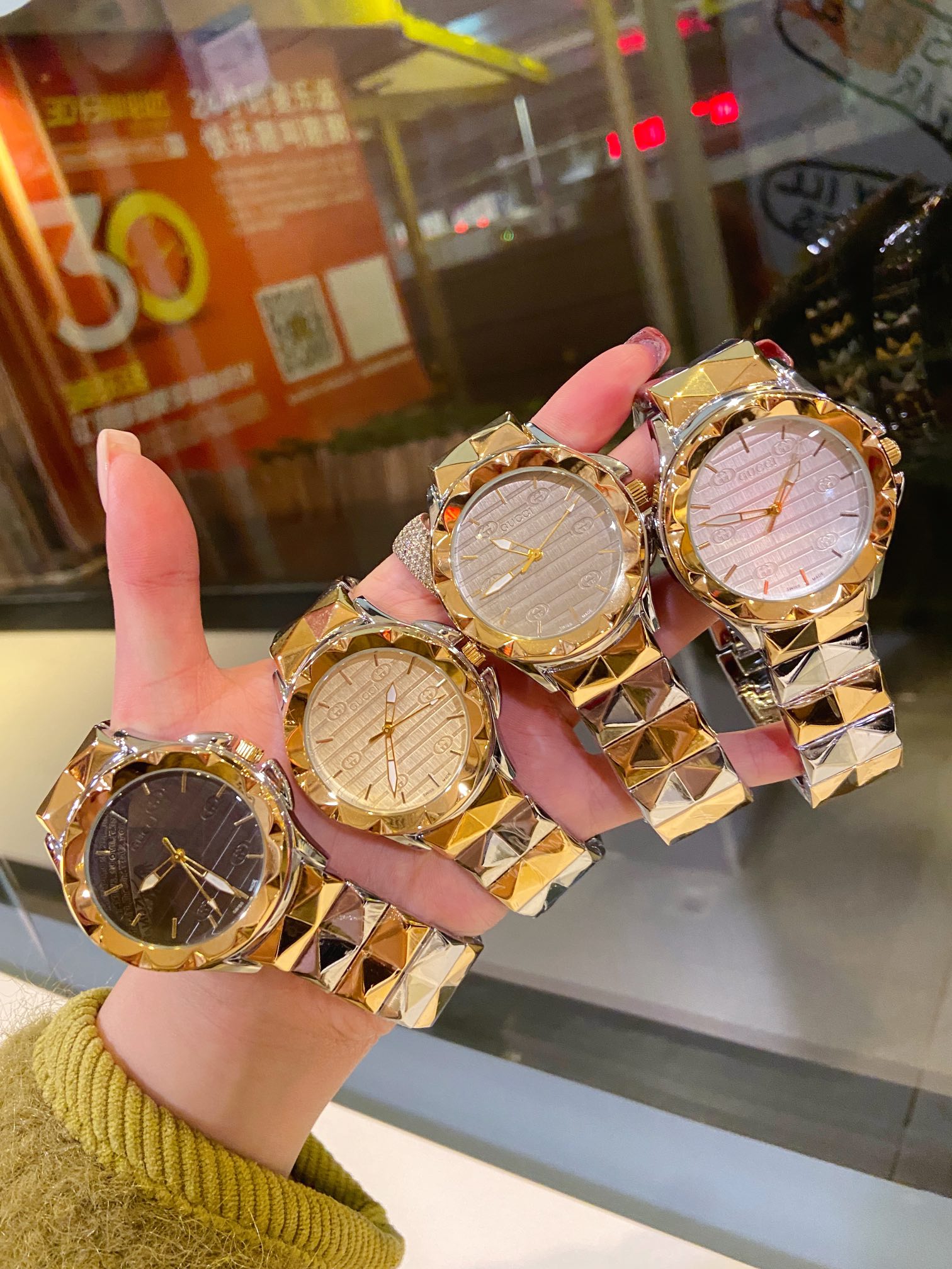 Luxurious Zenium Watch by GUCCI with Steel Shell and Silver Tiara Surface - 图片 1