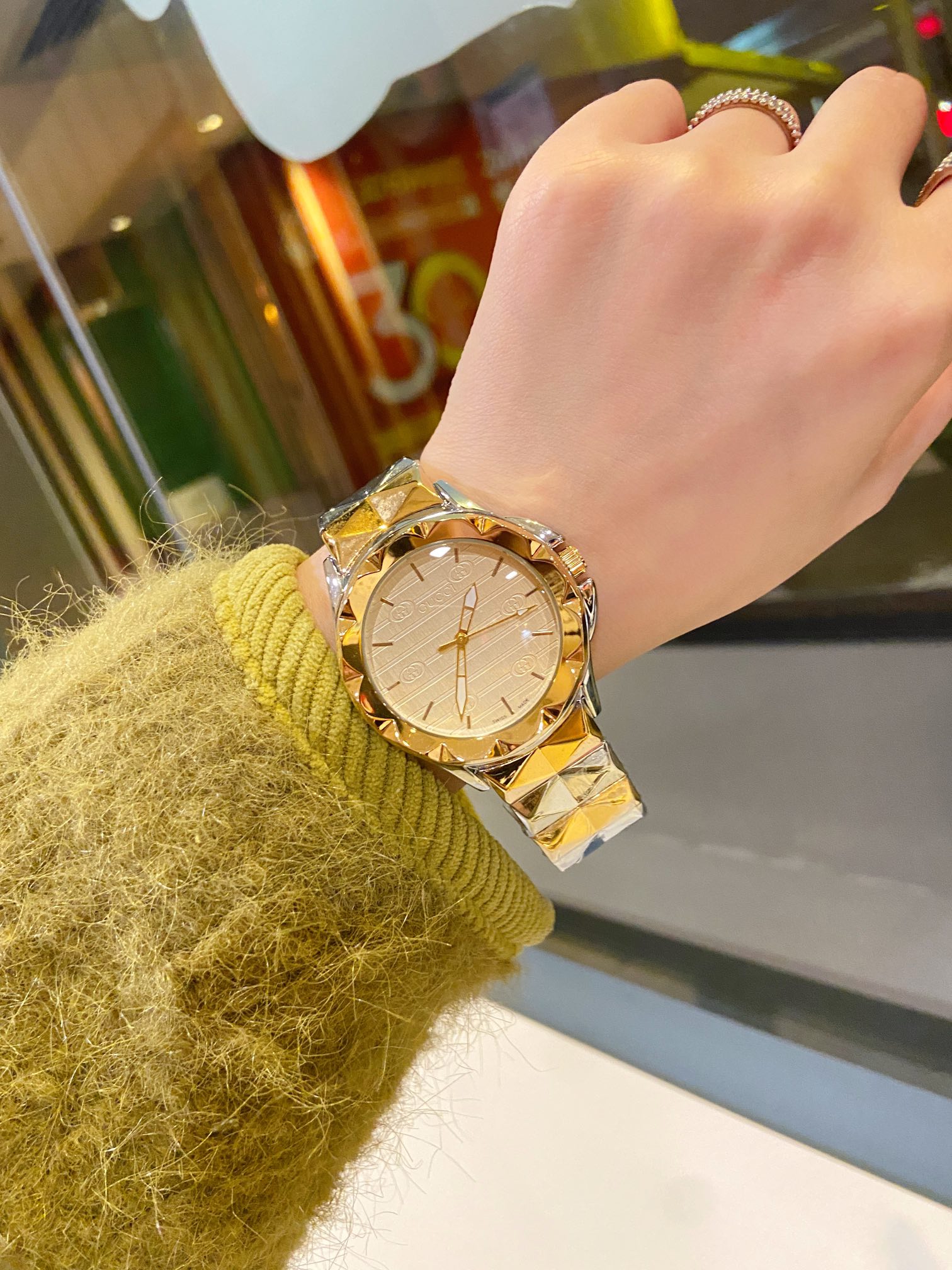 Luxurious Zenium Watch by GUCCI with Steel Shell and Silver Tiara Surface - 图片 9