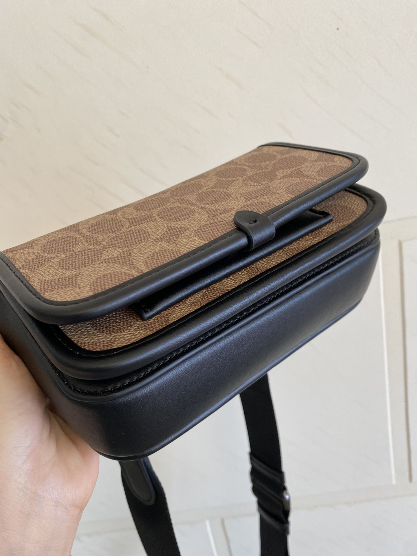 Coach coach蔻驰C2602新款男包charter手机包 单肩斜挎包腰包胸包 标志涂层帆布和精制小牛皮