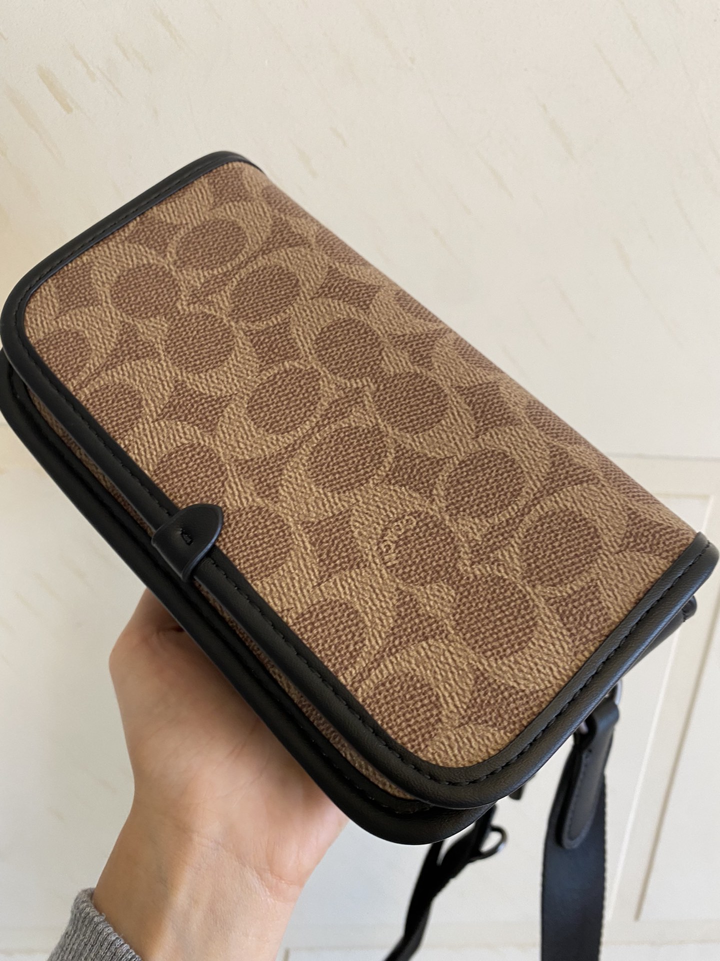 Coach coach蔻驰C2602新款男包charter手机包 单肩斜挎包腰包胸包 标志涂层帆布和精制小牛皮