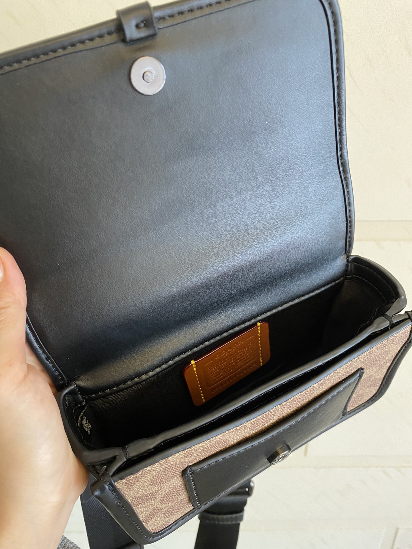 Coach coach蔻驰C2602新款男包charter手机包 单肩斜挎包腰包胸包 标志涂层帆布和精制小牛皮