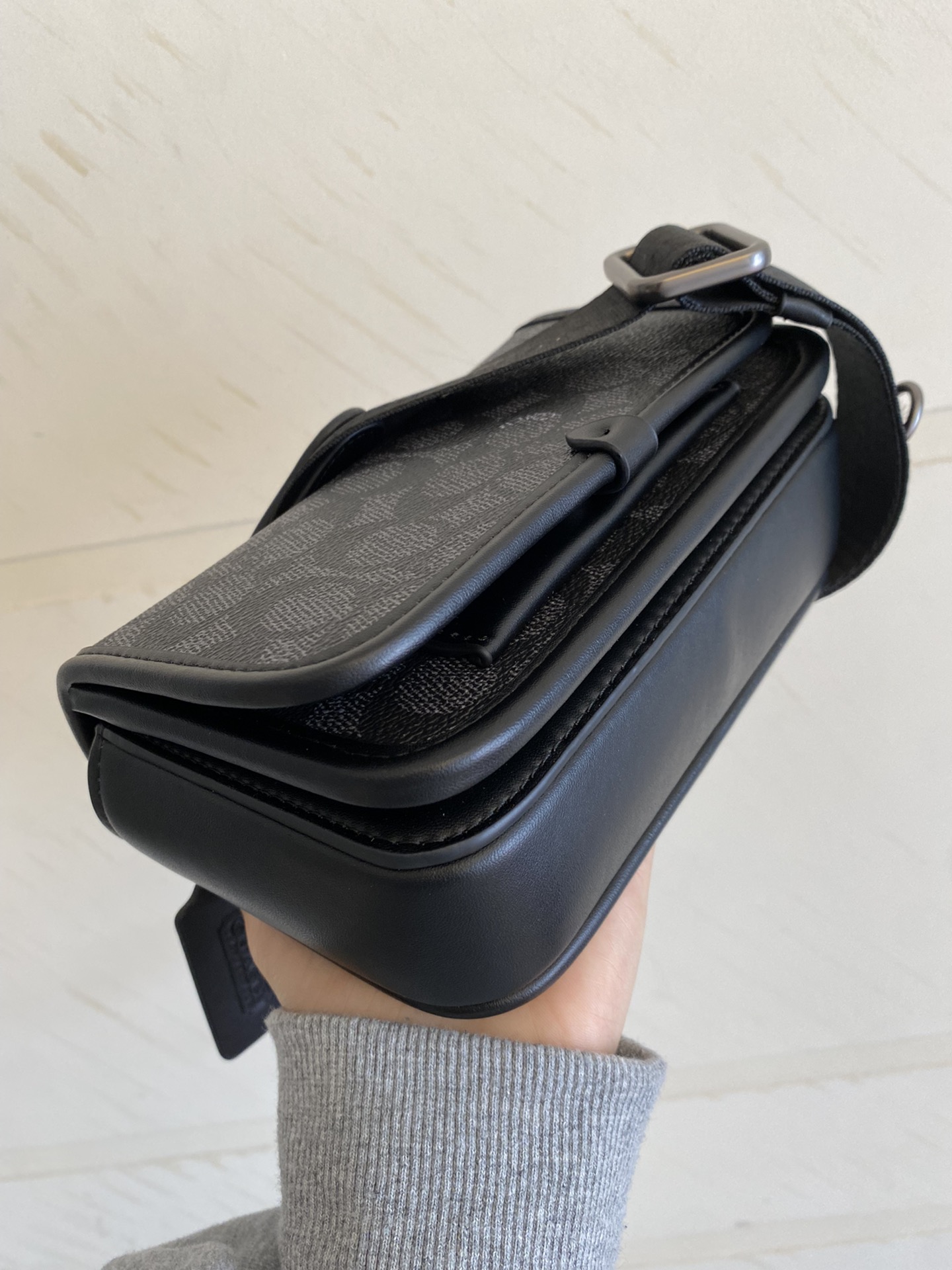 Coach coach蔻驰C2602新款男包charter手机包 单肩斜挎包腰包胸包 标志涂层帆布和精制小牛皮