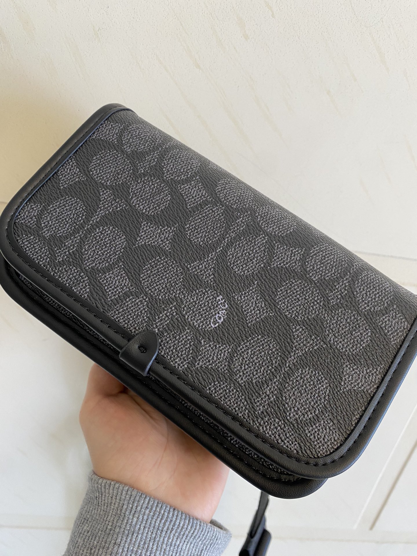 Coach coach蔻驰C2602新款男包charter手机包 单肩斜挎包腰包胸包 标志涂层帆布和精制小牛皮