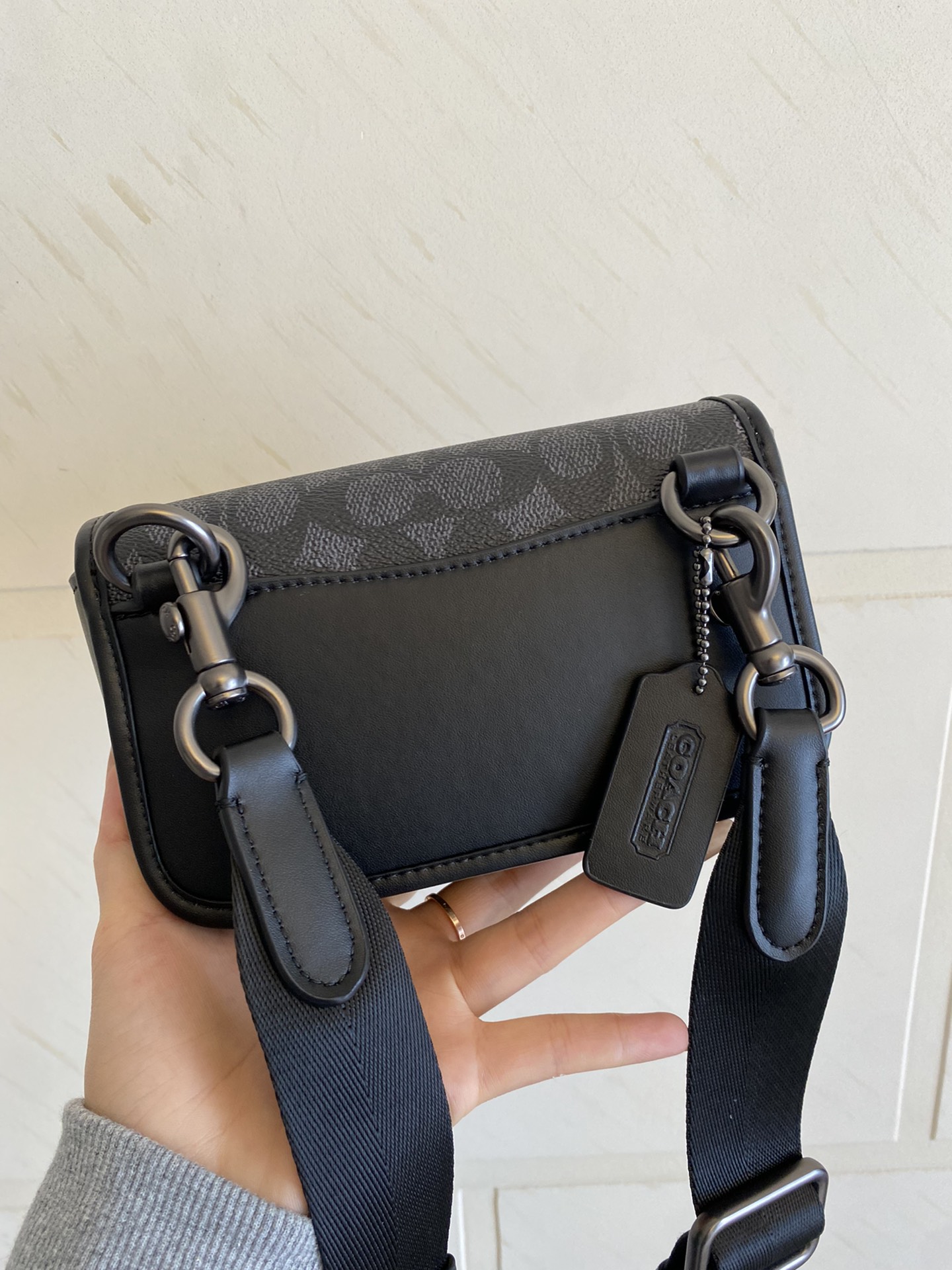 Coach coach蔻驰C2602新款男包charter手机包 单肩斜挎包腰包胸包 标志涂层帆布和精制小牛皮