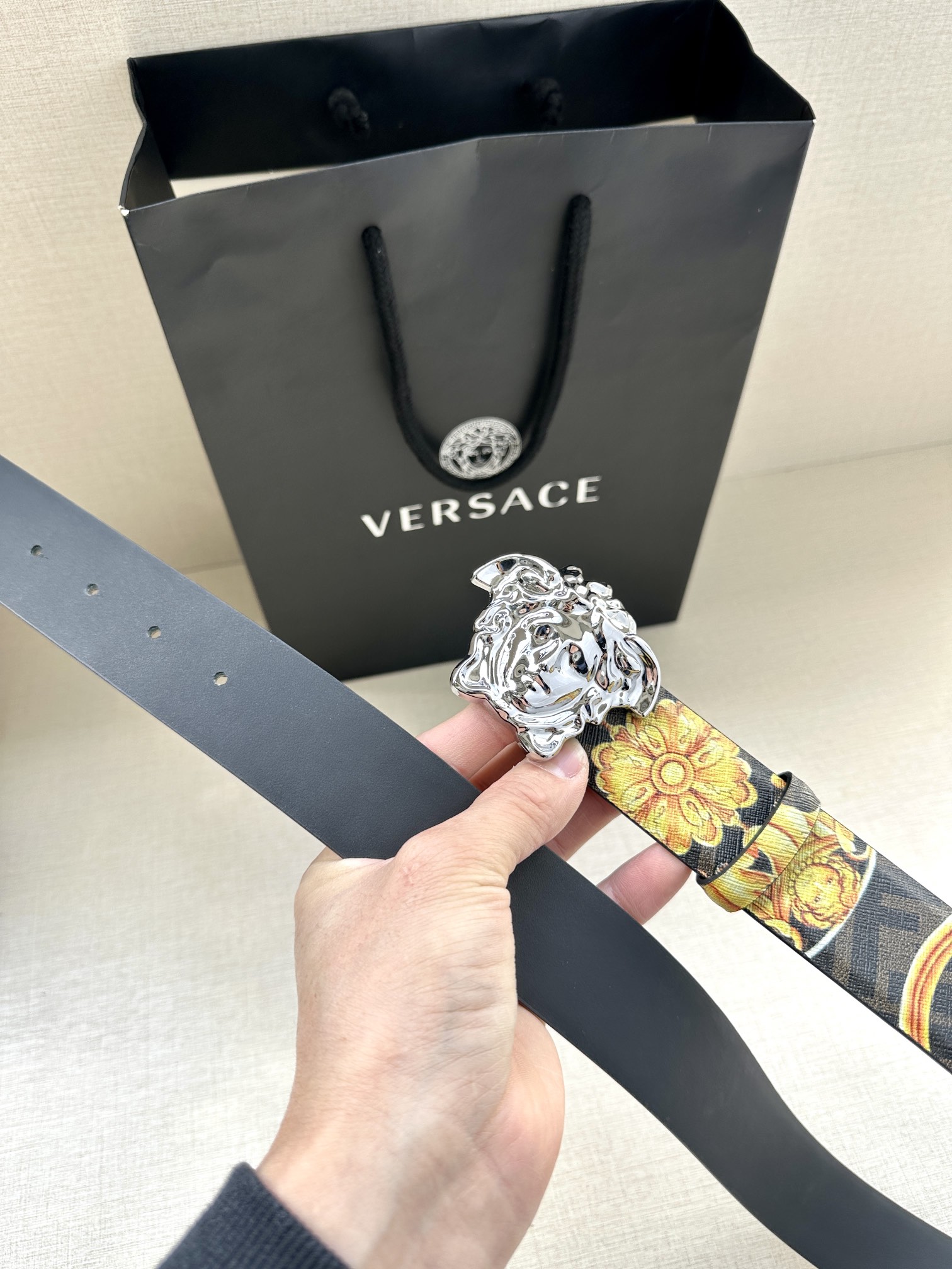 宽度3.8cmVERSACE/FENDI标志造型宽皮带联名钉扣式美人头扣范思哲原版进3D打印花绘印有浮雕