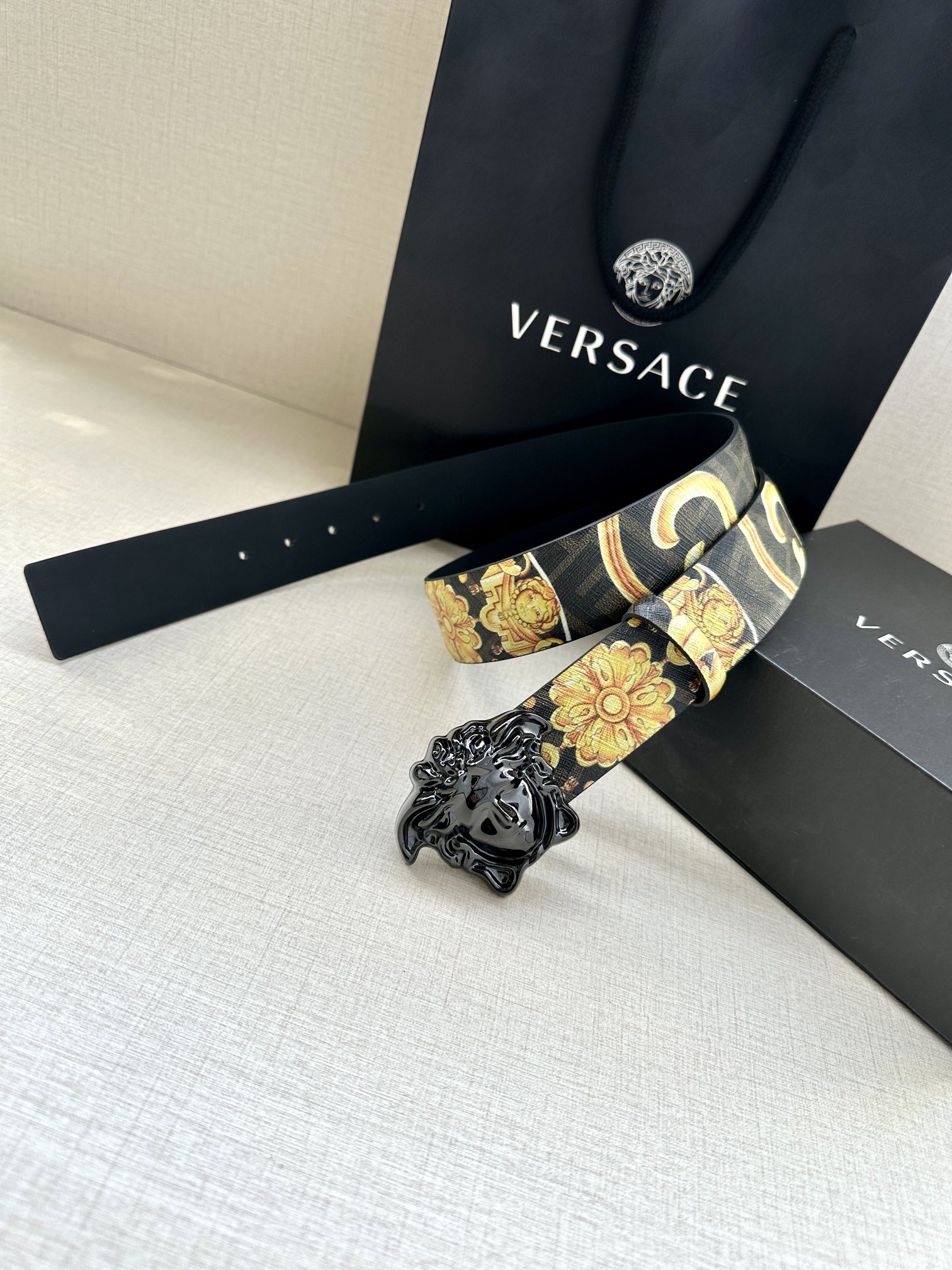 宽度3.8cmVERSACE/FENDI标志造型宽皮带联名钉扣式美人头扣范思哲原版进3D打印花绘印有浮雕