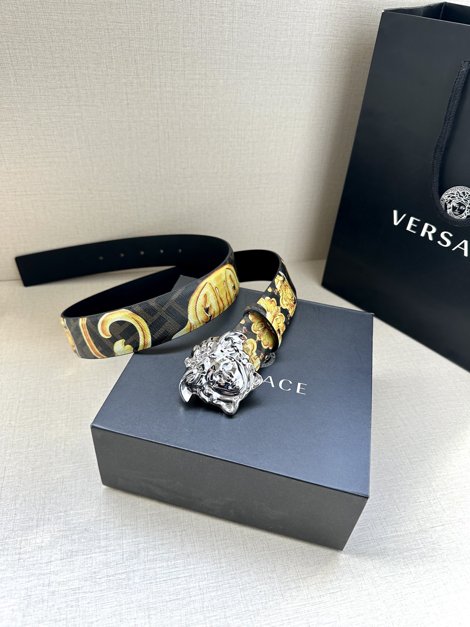 宽度3.8cmVERSACE/FENDI标志造型宽皮带联名钉扣式美人头扣范思哲原版进3D打印花绘印有浮雕