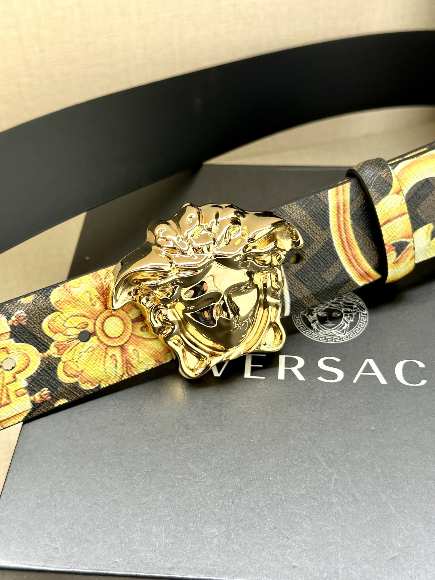 宽度3.8cmVERSACE/FENDI标志造型宽皮带联名钉扣式美人头扣范思哲原版进3D打印花绘印有浮雕
