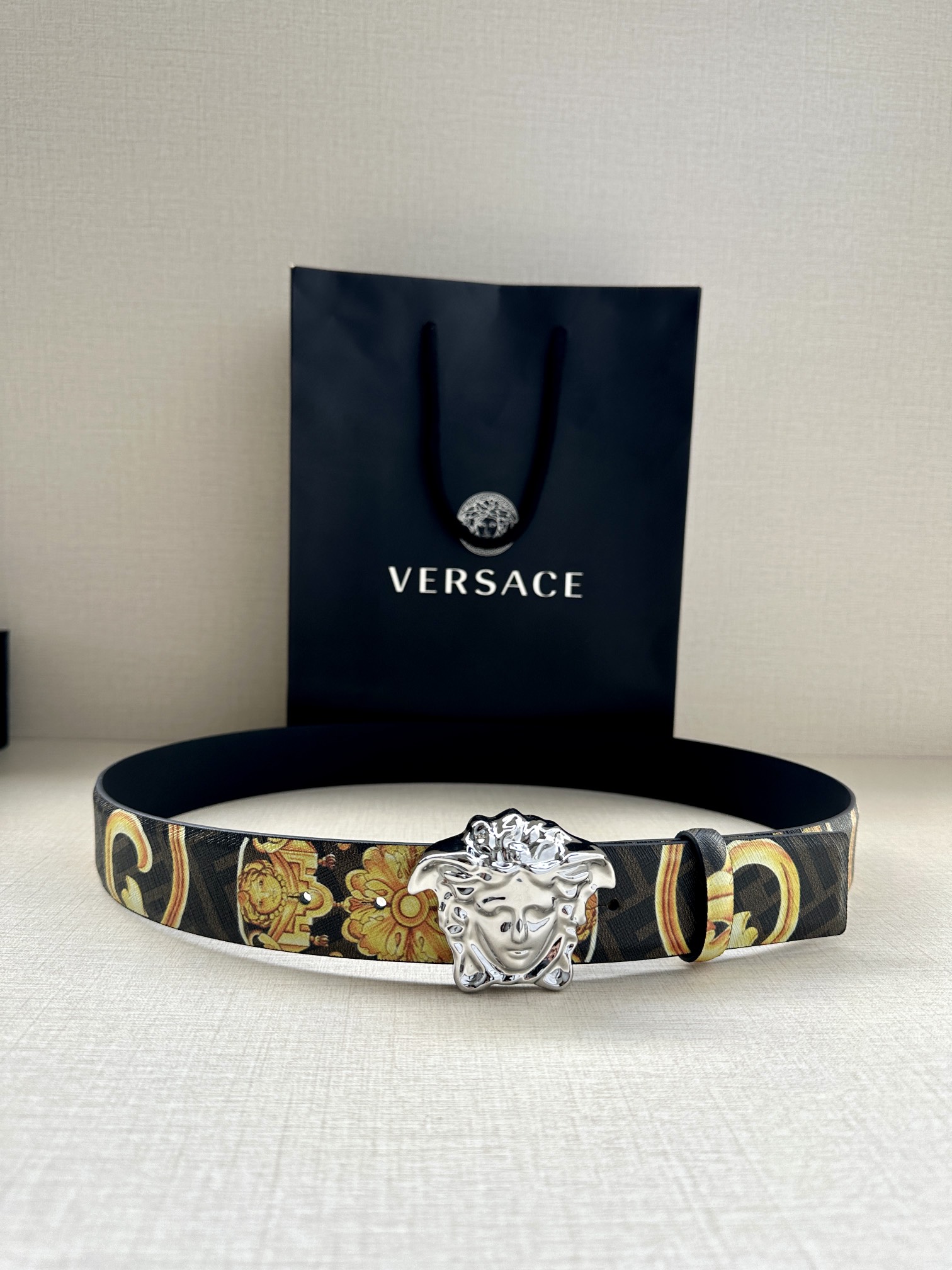 宽度3.8cmVERSACE/FENDI标志造型宽皮带联名钉扣式美人头扣范思哲原版进3D打印花绘印有浮雕