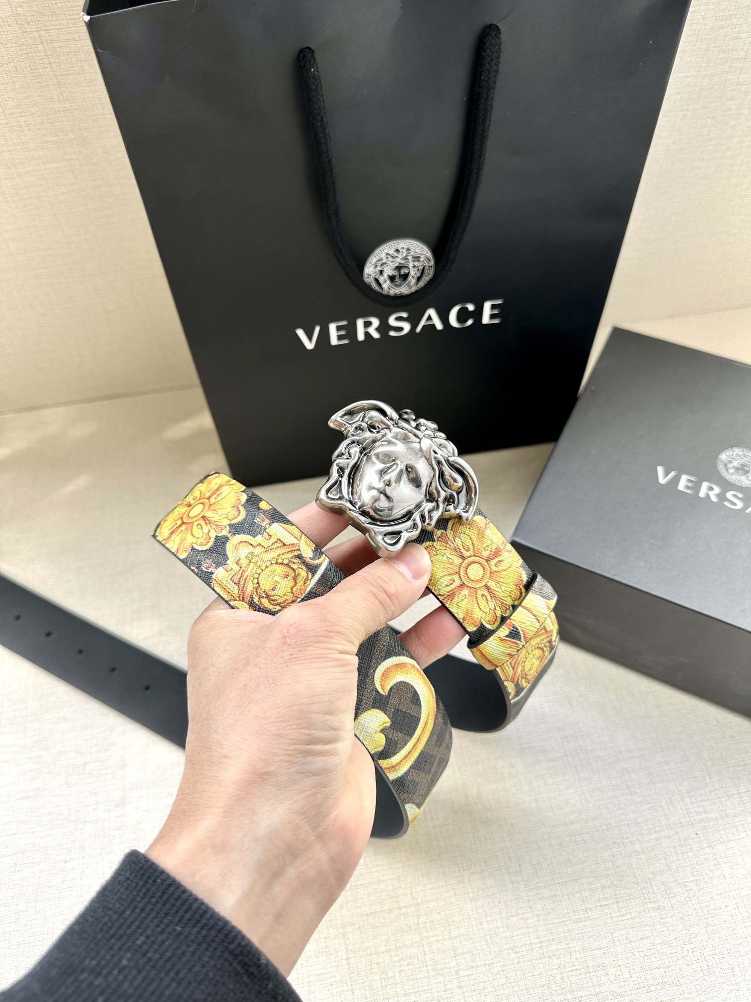 宽度3.8cmVERSACE/FENDI标志造型宽皮带联名钉扣式美人头扣范思哲原版进3D打印花绘印有浮雕