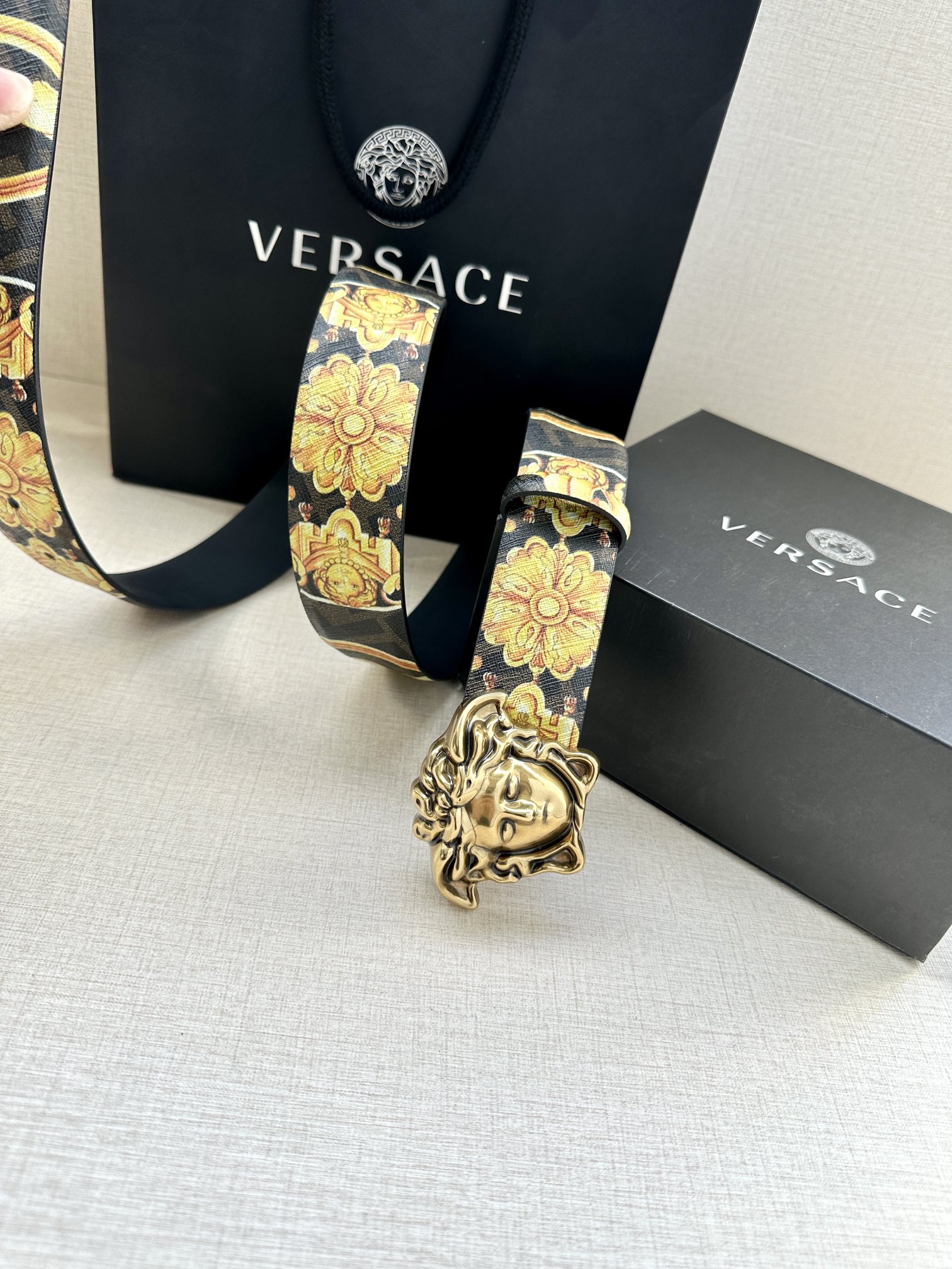 宽度3.8cmVERSACE/FENDI标志造型宽皮带联名钉扣式美人头扣范思哲原版进3D打印花绘印有浮雕