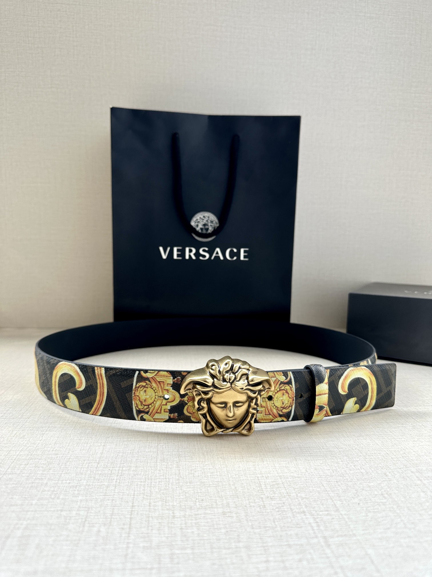 宽度3.8cmVERSACE/FENDI标志造型宽皮带联名钉扣式美人头扣范思哲原版进3D打印花绘印有浮雕