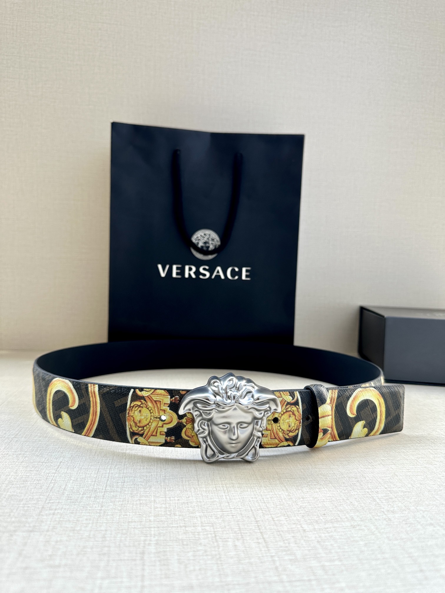 宽度3.8cmVERSACE/FENDI标志造型宽皮带联名钉扣式美人头扣范思哲原版进3D打印花绘印有浮雕