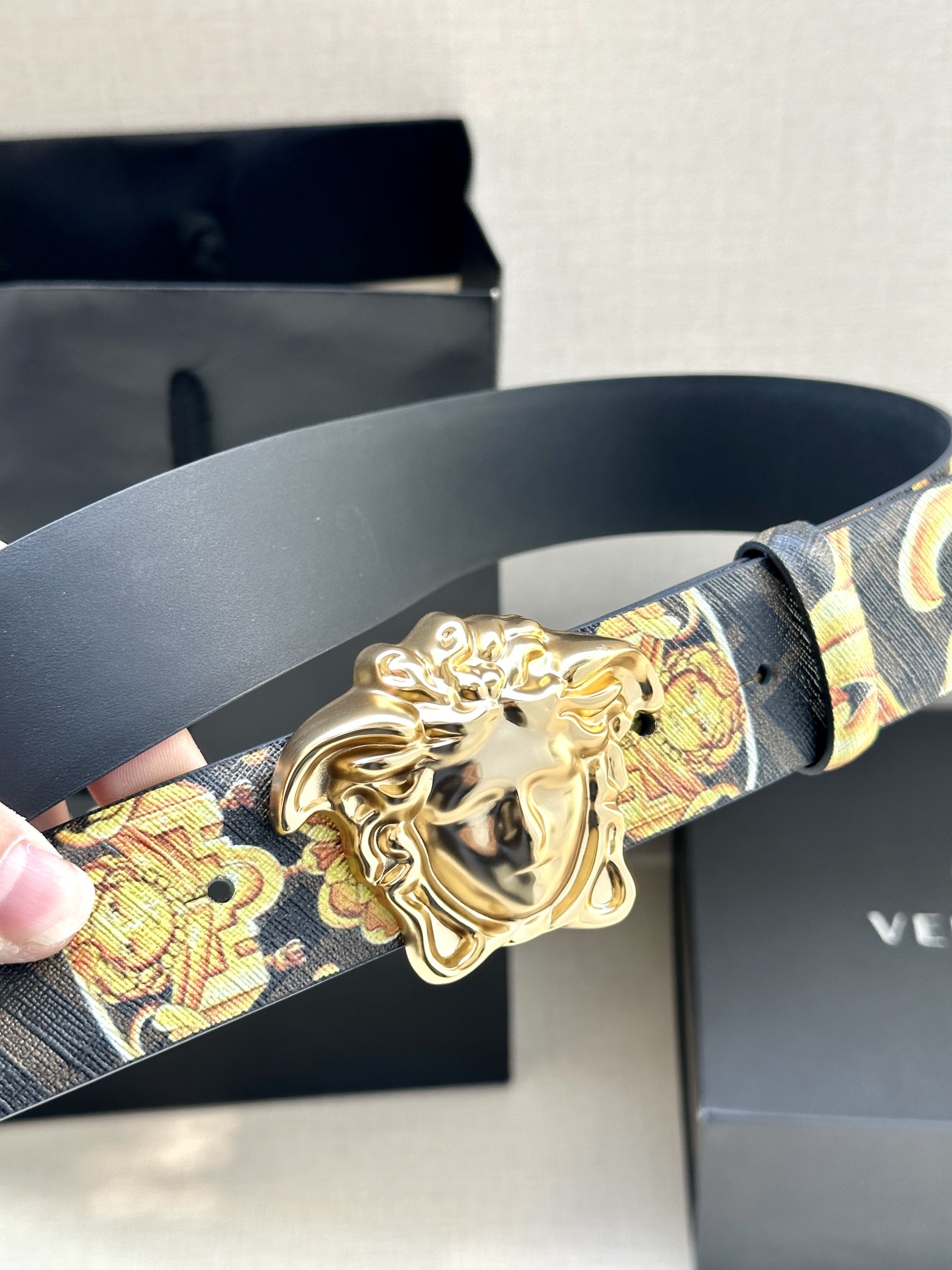 宽度3.8cmVERSACE/FENDI标志造型宽皮带联名钉扣式美人头扣范思哲原版进3D打印花绘印有浮雕