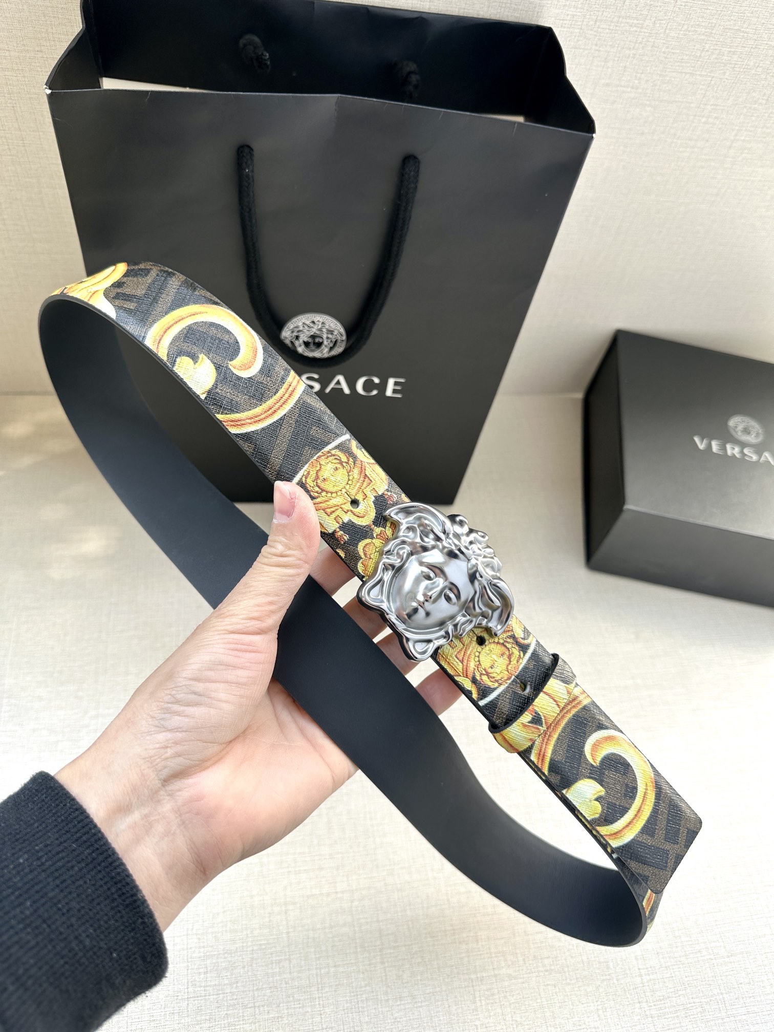 宽度3.8cmVERSACE/FENDI标志造型宽皮带联名钉扣式美人头扣范思哲原版进3D打印花绘印有浮雕