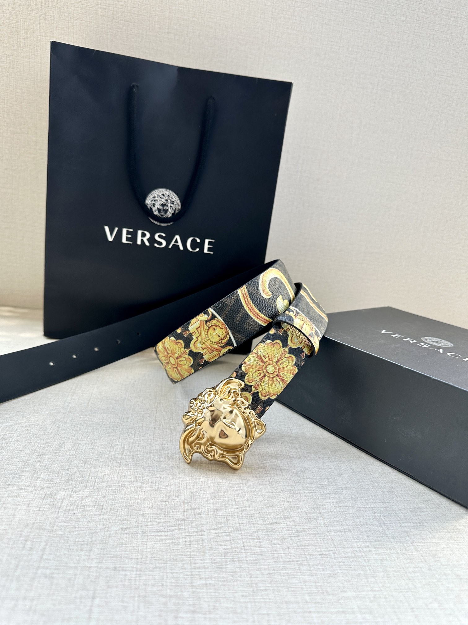 宽度3.8cmVERSACE/FENDI标志造型宽皮带联名钉扣式美人头扣范思哲原版进3D打印花绘印有浮雕