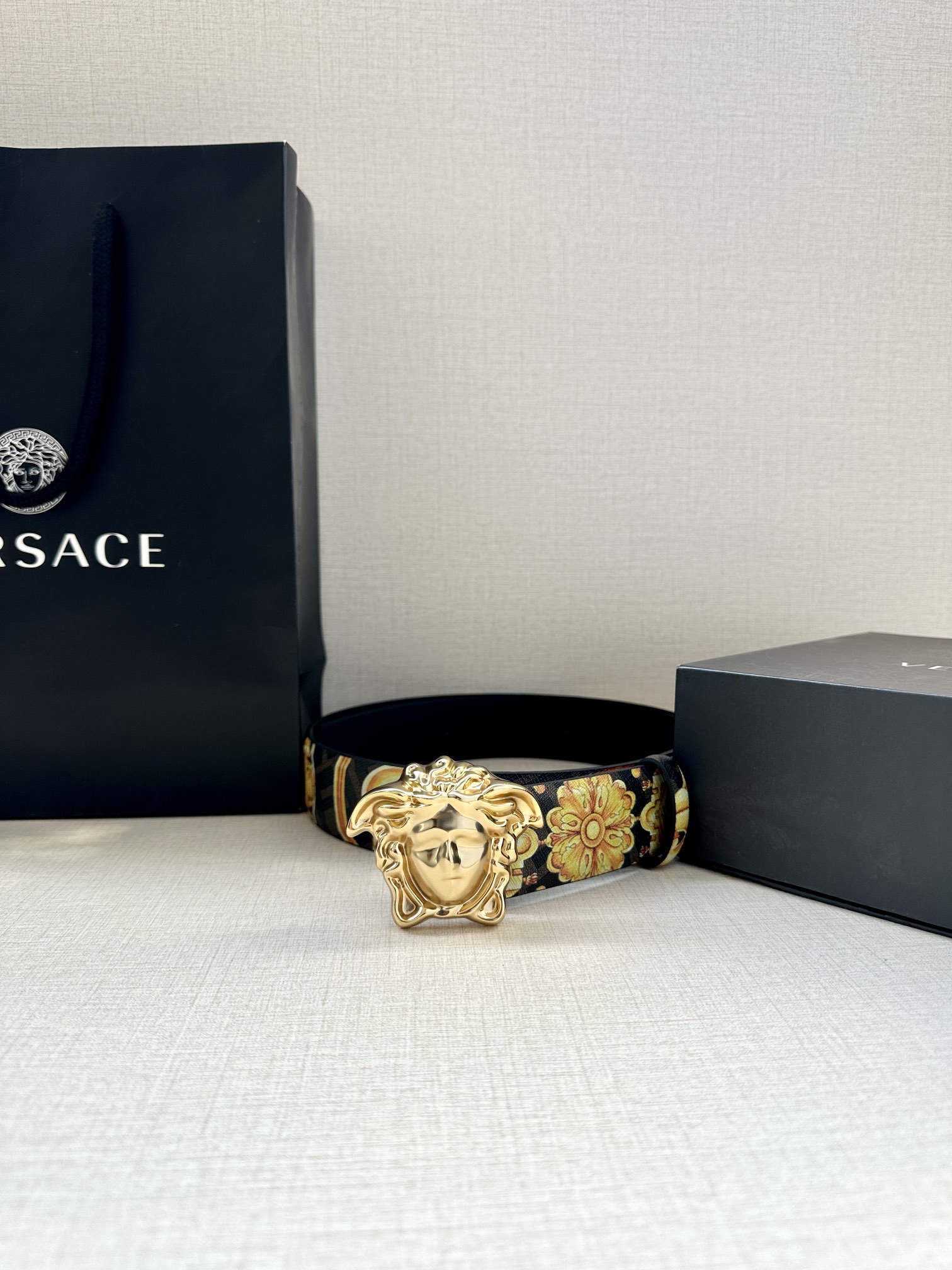 宽度3.8cmVERSACE/FENDI标志造型宽皮带联名钉扣式美人头扣范思哲原版进3D打印花绘印有浮雕