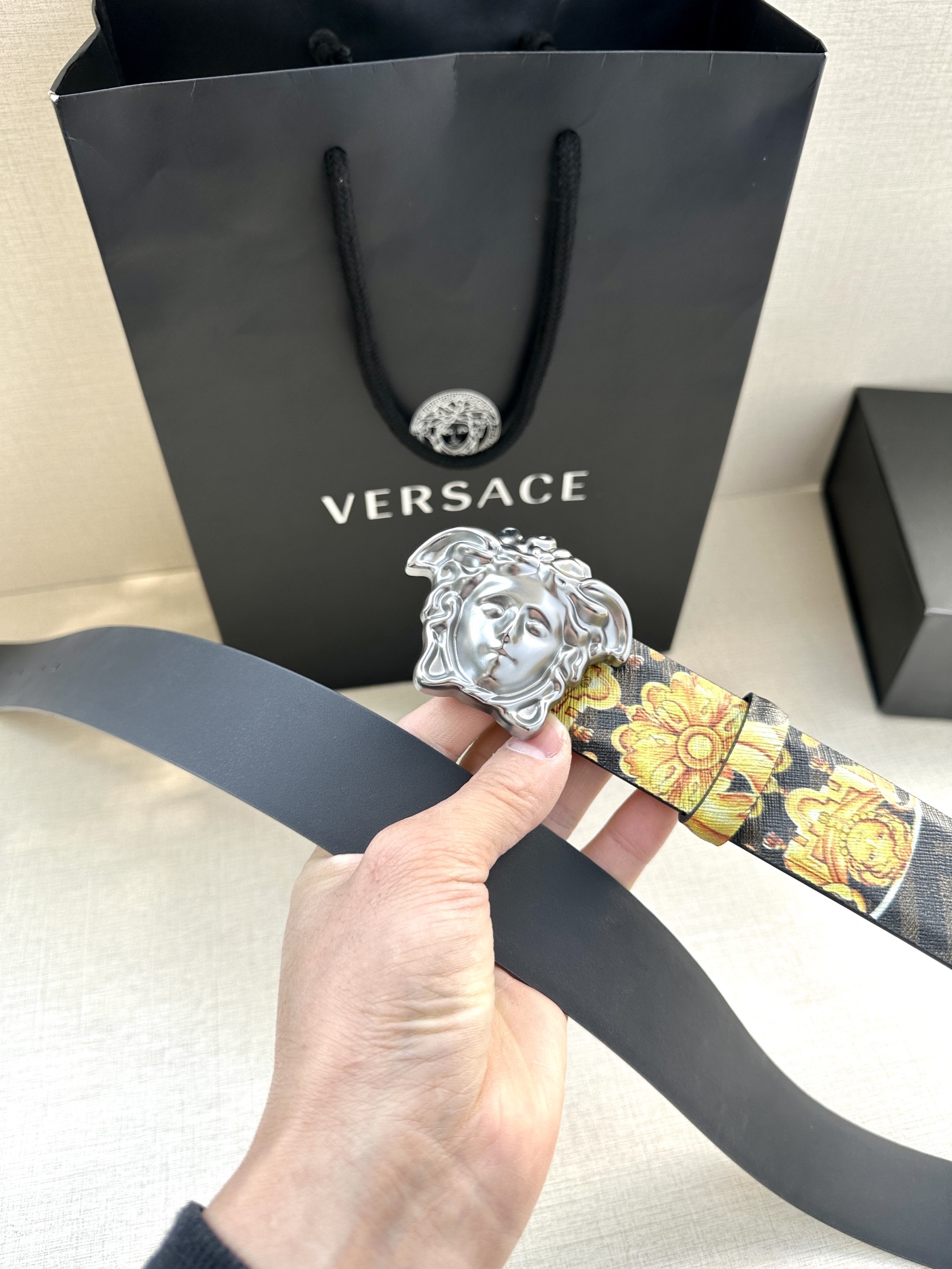 宽度3.8cmVERSACE/FENDI标志造型宽皮带联名钉扣式美人头扣范思哲原版进3D打印花绘印有浮雕