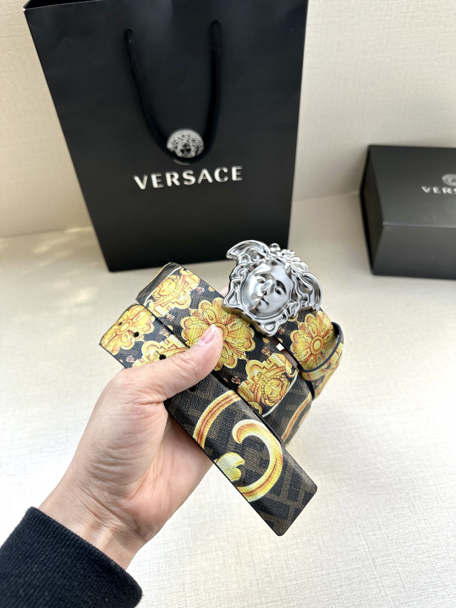 宽度3.8cmVERSACE/FENDI标志造型宽皮带联名钉扣式美人头扣范思哲原版进3D打印花绘印有浮雕