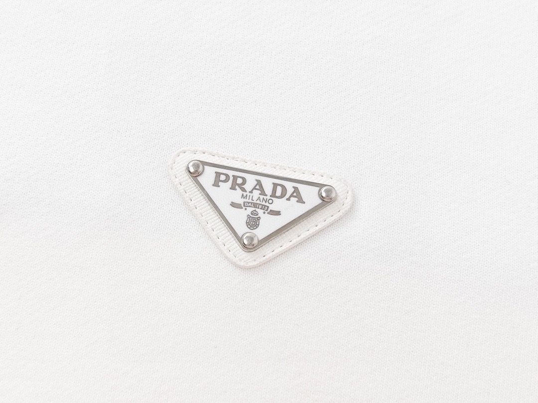 260 普拉达/PRADA 秋季新款抓绒倒立三角标字母印花圆领卫衣