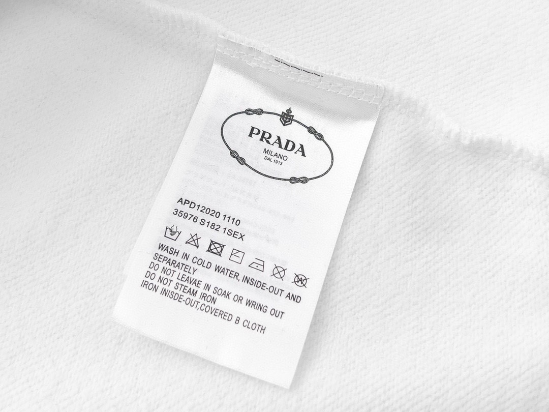 260 普拉达/PRADA 秋季新款抓绒倒立三角标字母印花圆领卫衣