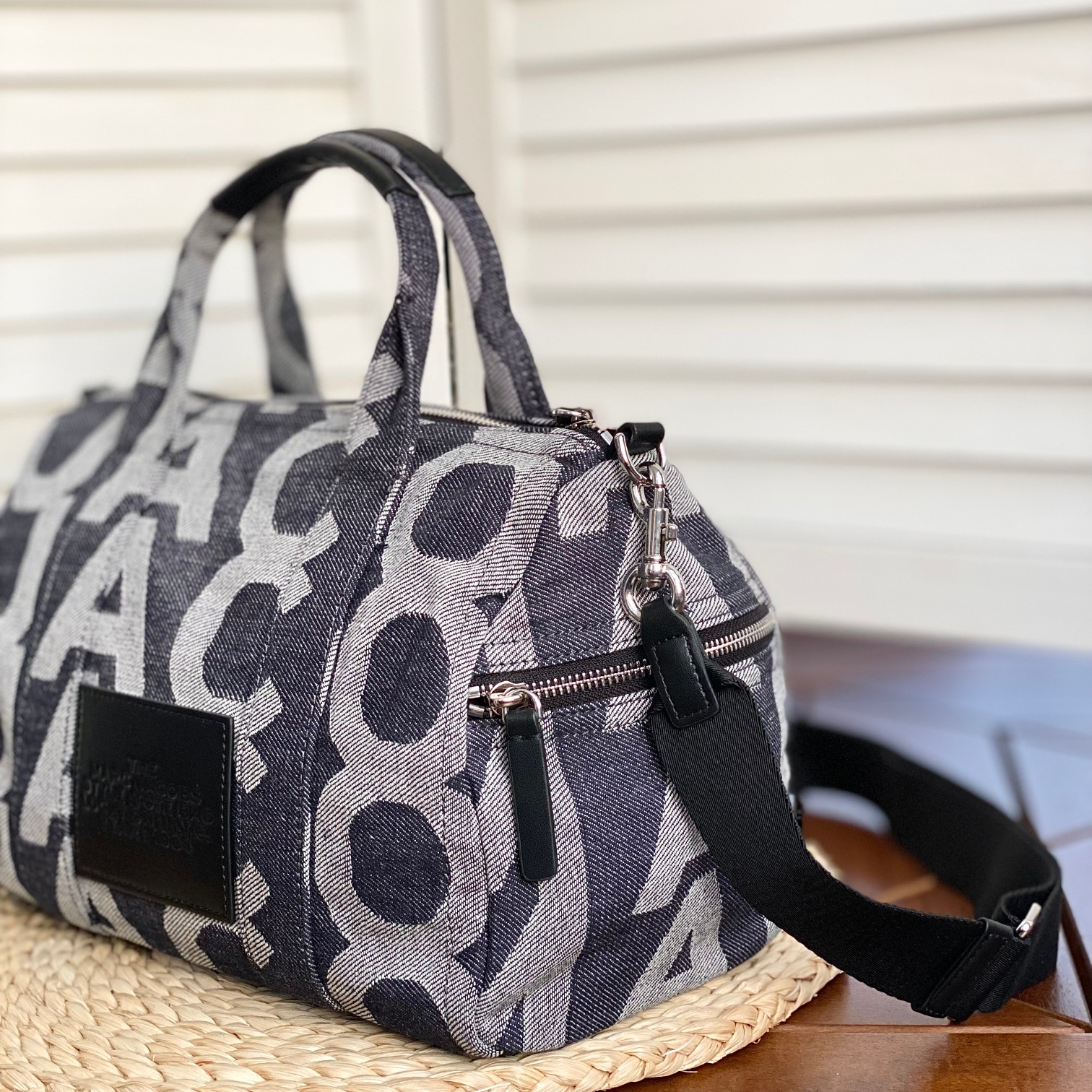 Marc Jacobs 提花针织大字母LoGo 秋冬款，拼牛皮 肩带可拆卸可调节长短 三码合一 代购可入 尺寸：31*24*18cm