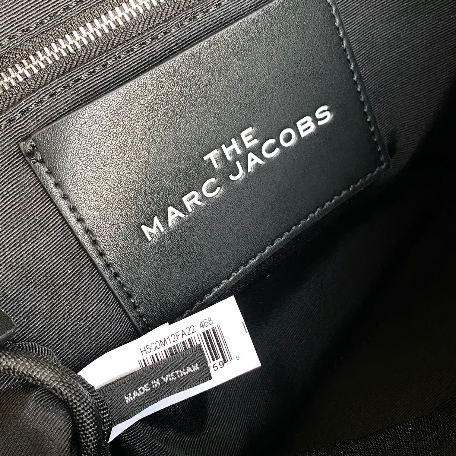 Marc Jacobs 提花针织大字母LoGo 秋冬款，拼牛皮 肩带可拆卸可调节长短 三码合一 代购可入 尺寸：31*24*18cm