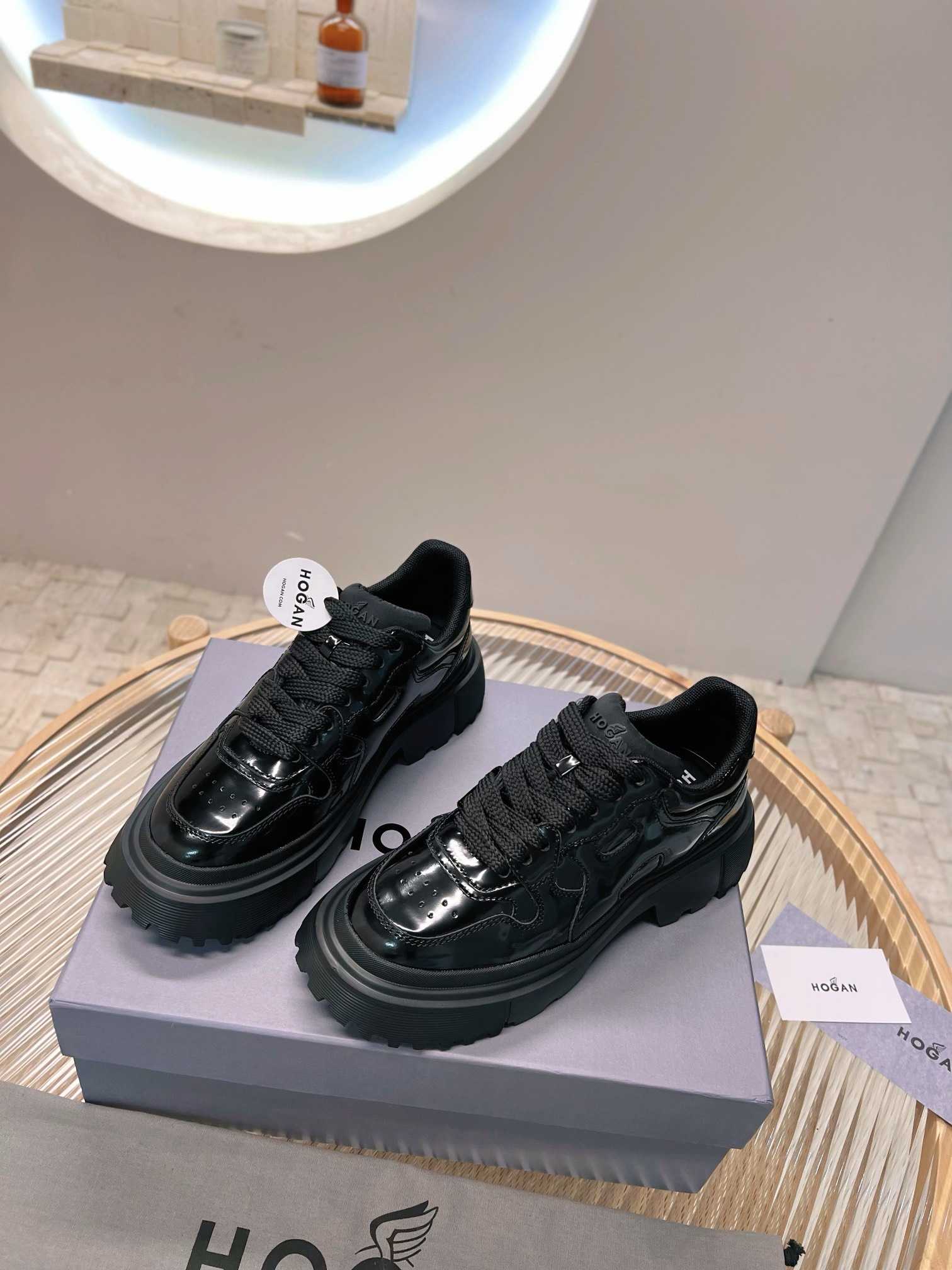 New Hogan Hogan 22 Shoes with Thick Bottom and H Strips Released - 图片 2
